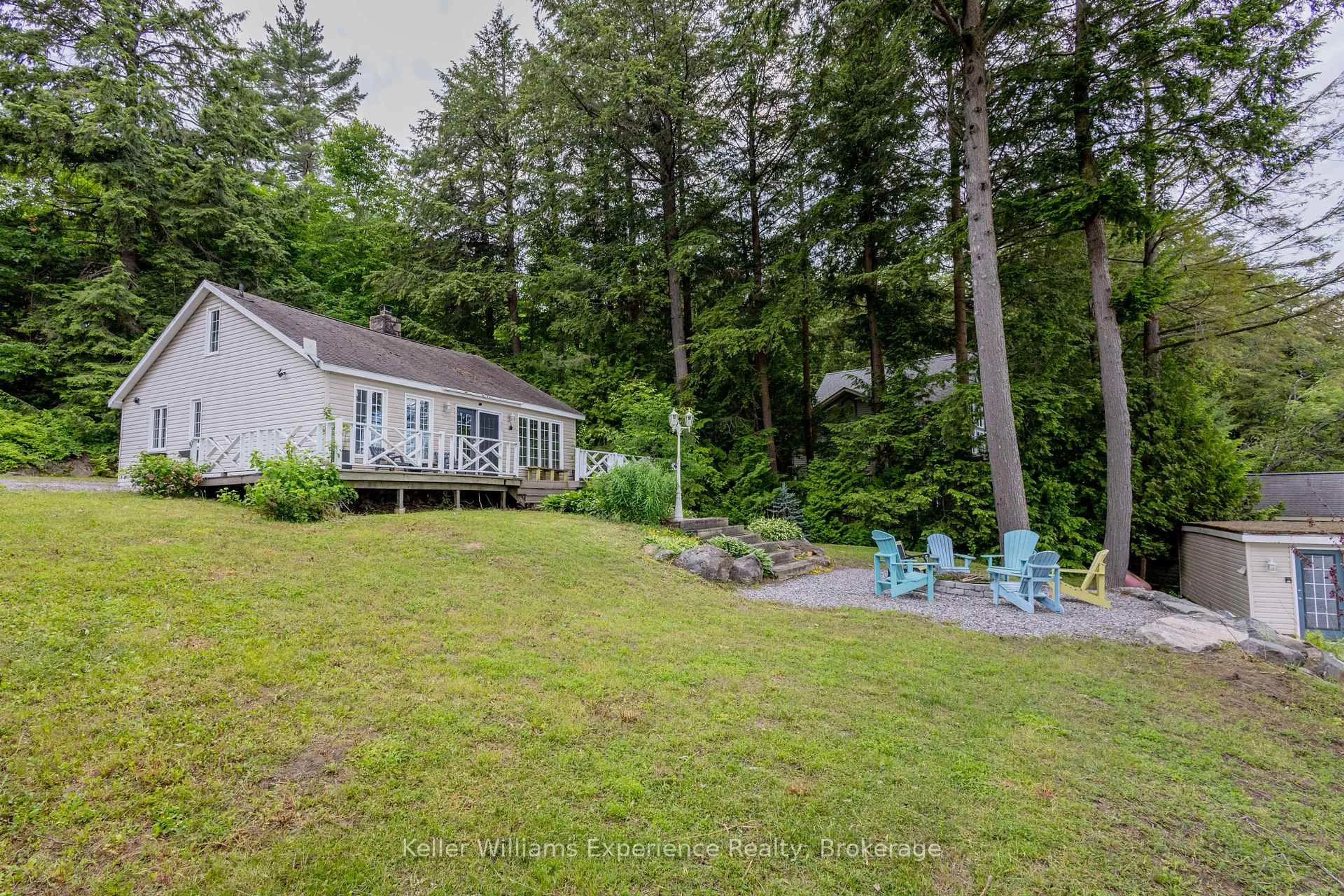 Patio, water/lake/river/ocean view for 1018 Georgina Way #2, Gravenhurst Ontario P1P 1R2