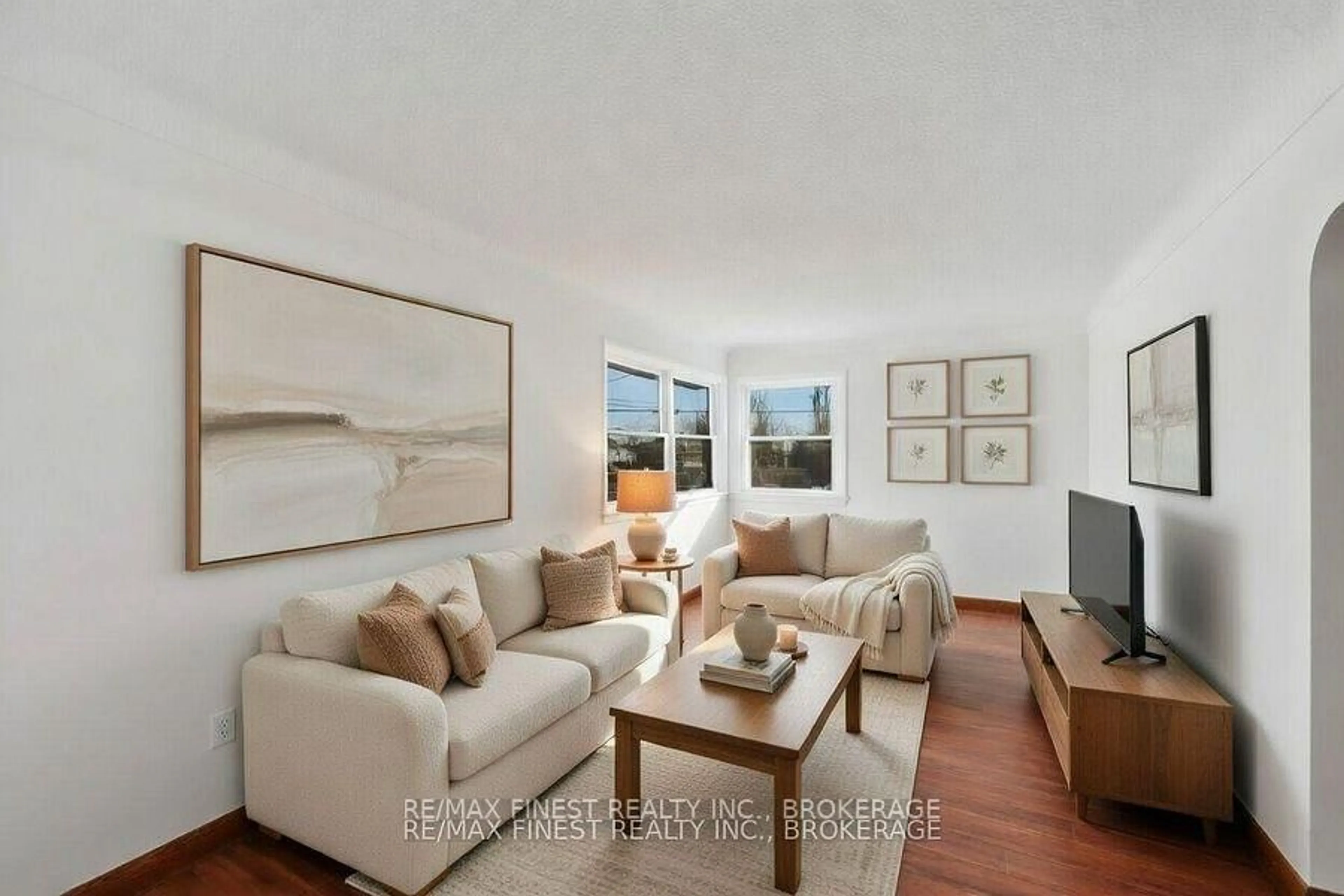 Living room with furniture, unknown for 39 Lennox St, Kingston Ontario K7M 4S3
