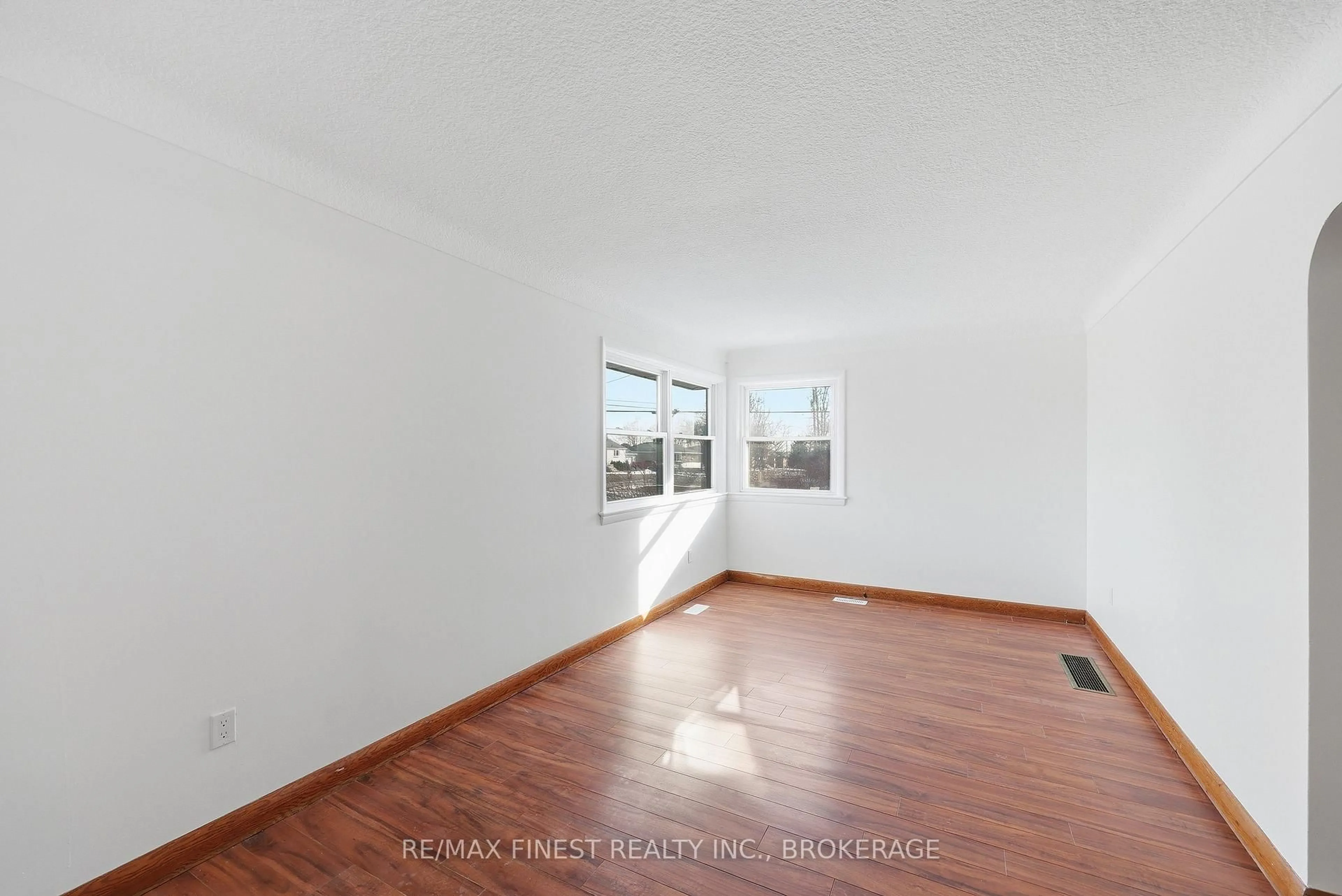 A pic of a room for 39 Lennox St, Kingston Ontario K7M 4S3