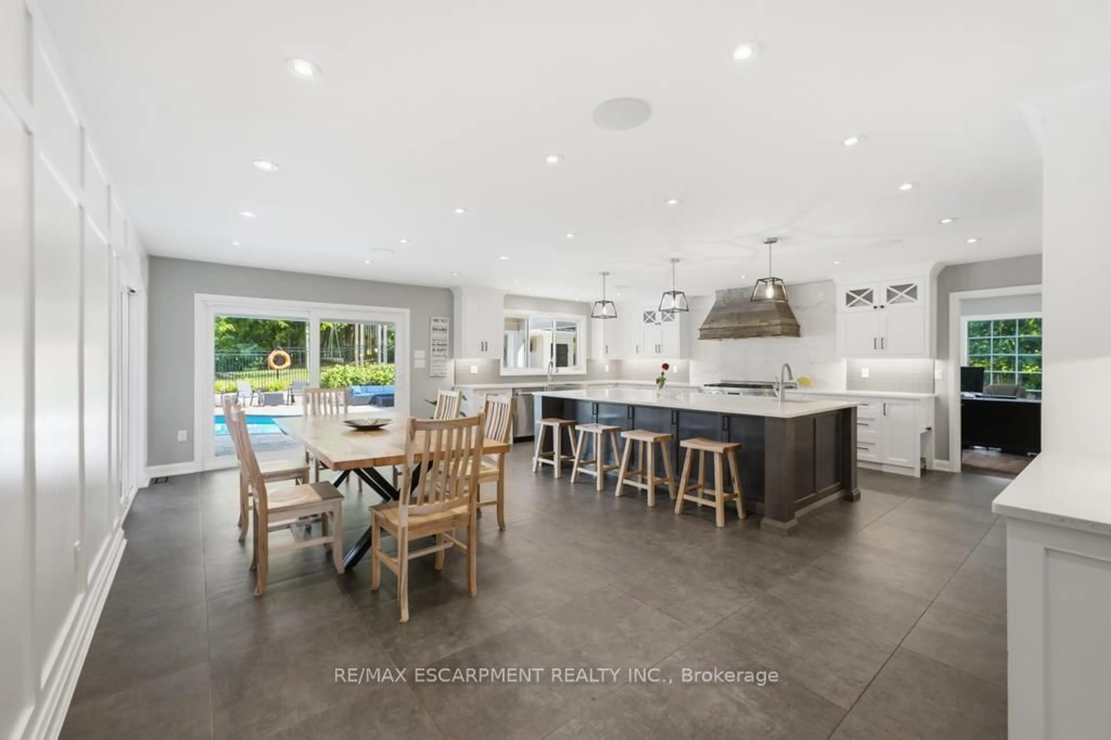 Open concept kitchen, ceramic/tile floor for 1119 Powerline Rd, Hamilton Ontario L0R 1T0