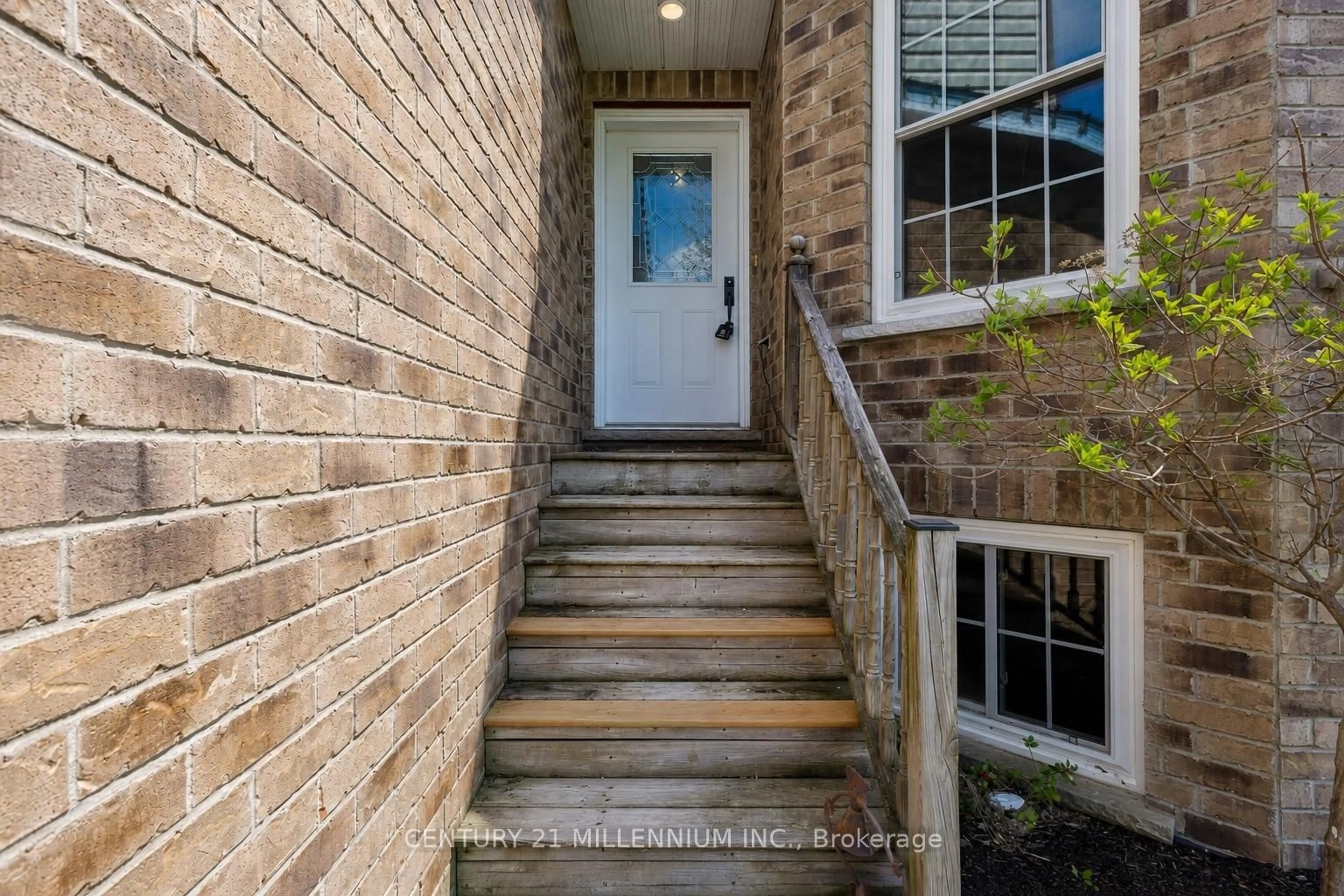 Unknown for 1100 Walker St, Howick Ontario N0G 2X0