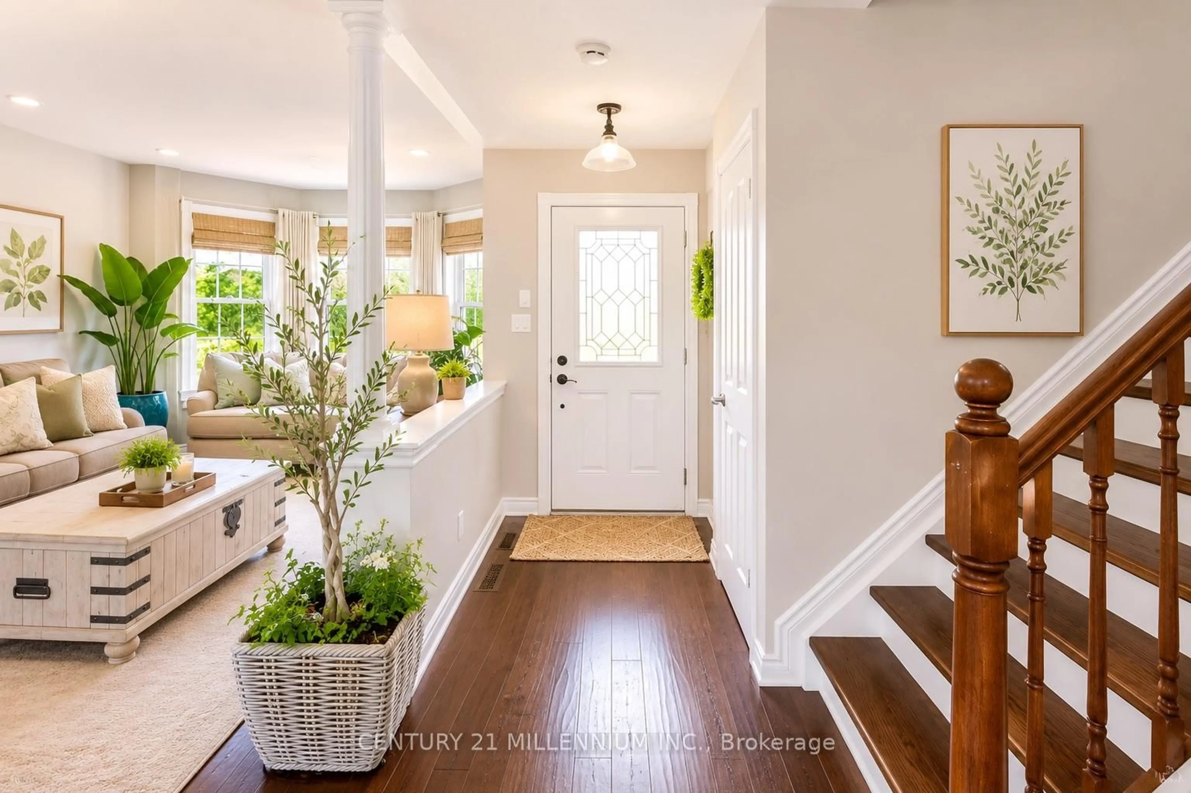 Indoor entryway for 1100 Walker St, Howick Ontario N0G 2X0