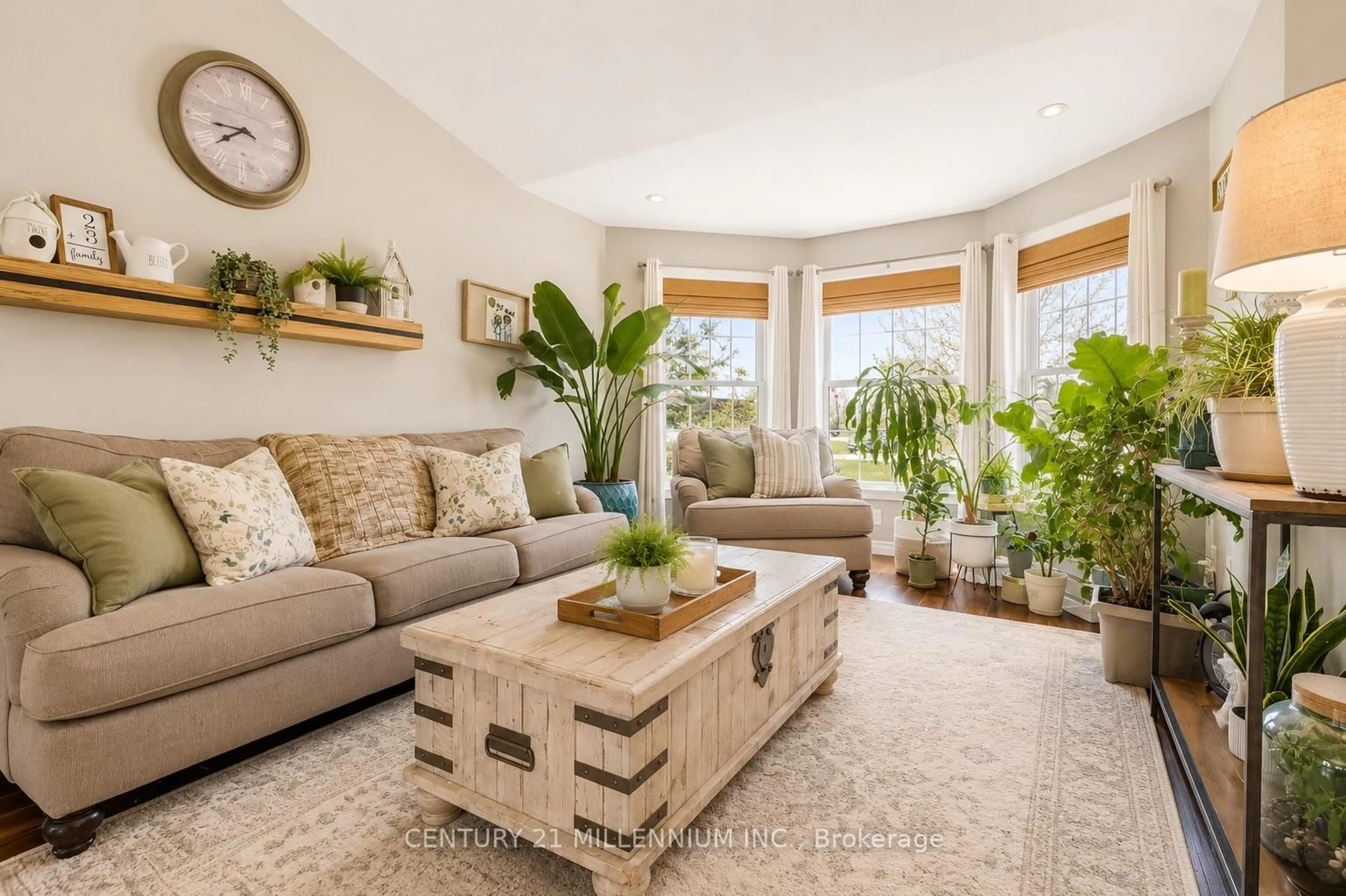 Living room with furniture, unknown for 1100 Walker St, Howick Ontario N0G 2X0