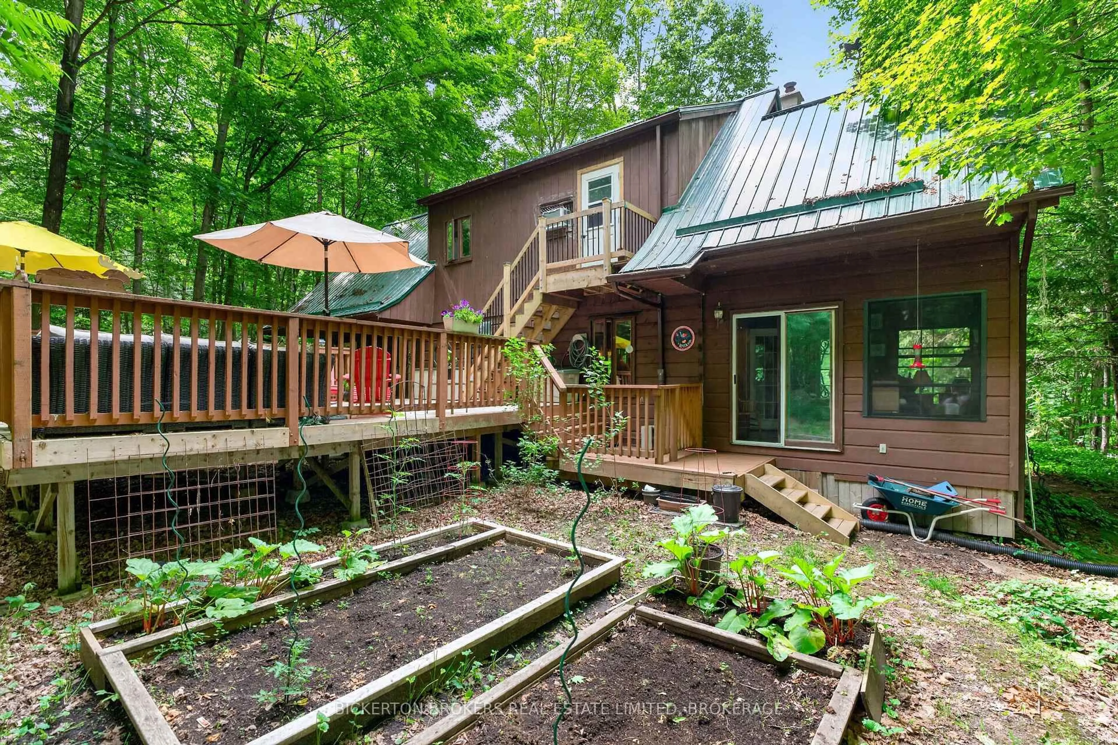 Patio, forest/trees view for 154 Woodvale Rd, Leeds and the Thousand Islands Ontario K0E 1L0