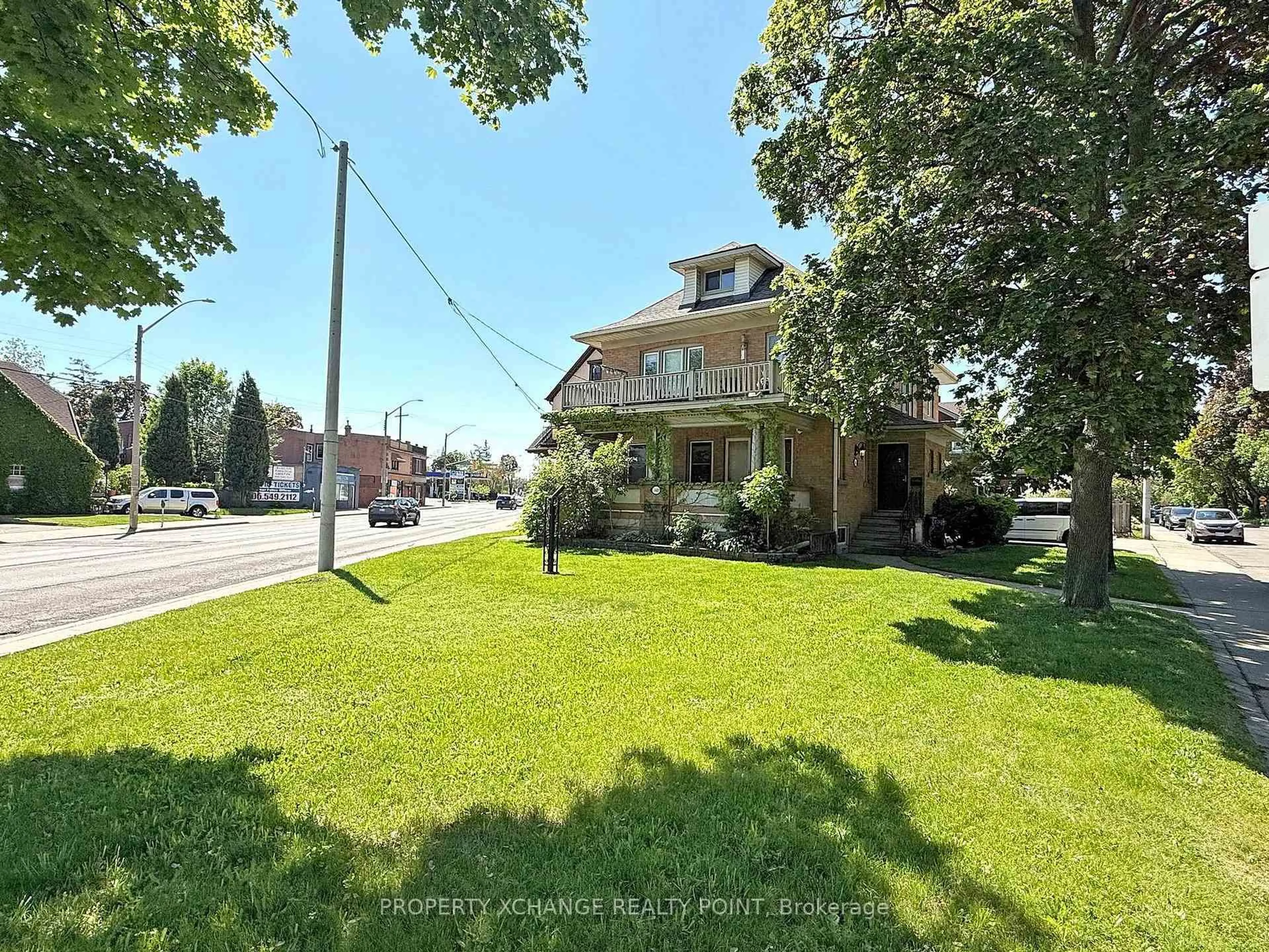 A pic from outside/outdoor area/front of a property/back of a property/a pic from drone, street for 1408 King St, Hamilton Ontario L8M 1H8