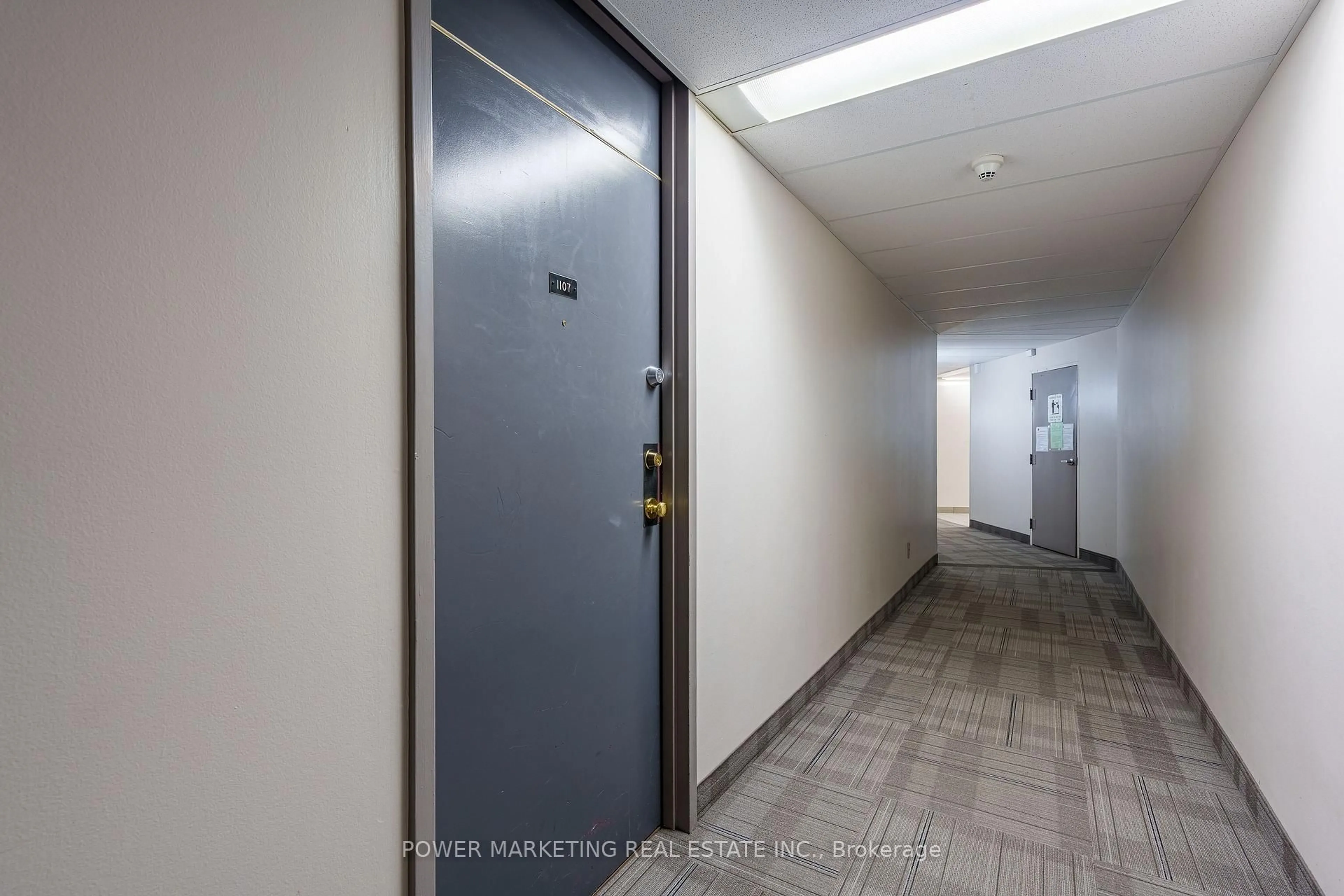 Indoor foyer for 2000 Jasmine Cres #1107, Ottawa Ontario K1J 8K4