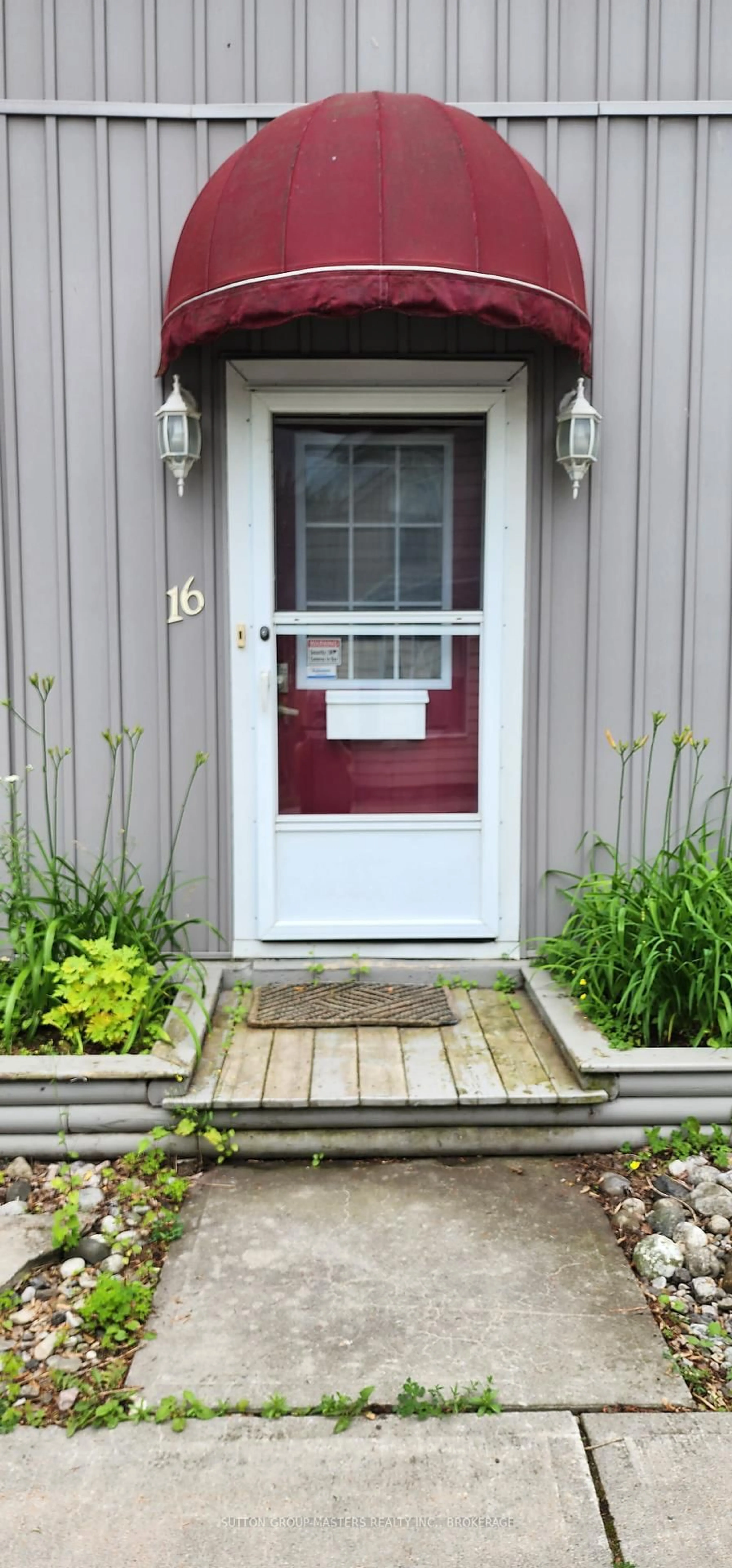 Indoor entryway for 16 Corrigan St, Kingston Ontario K7K 1S4