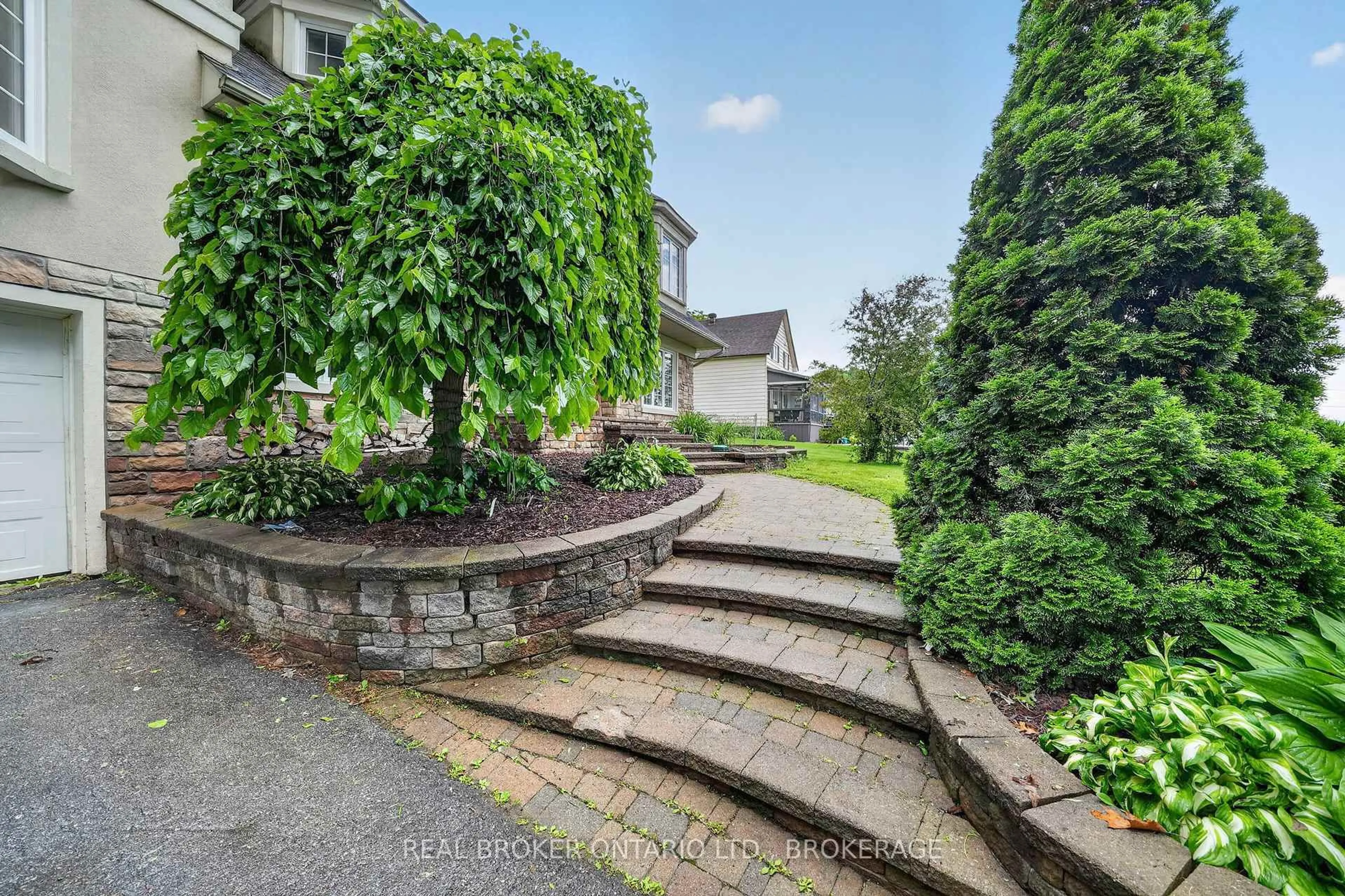 Patio, street for 18445 Anderson Dr, South Glengarry Ontario K6H 7J5