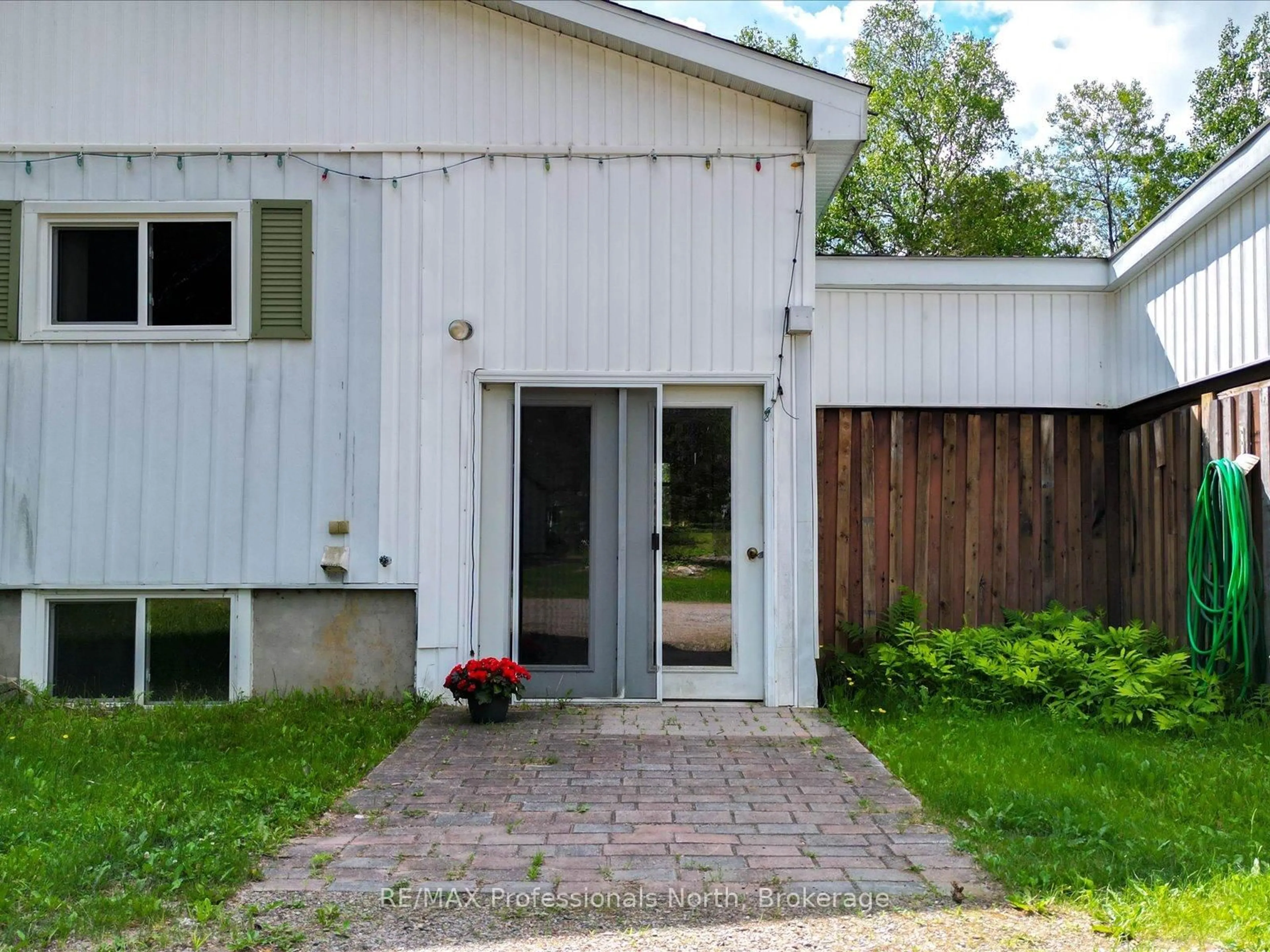 Patio, street for 2510 Loop Rd, Highlands East Ontario K0L 3C0