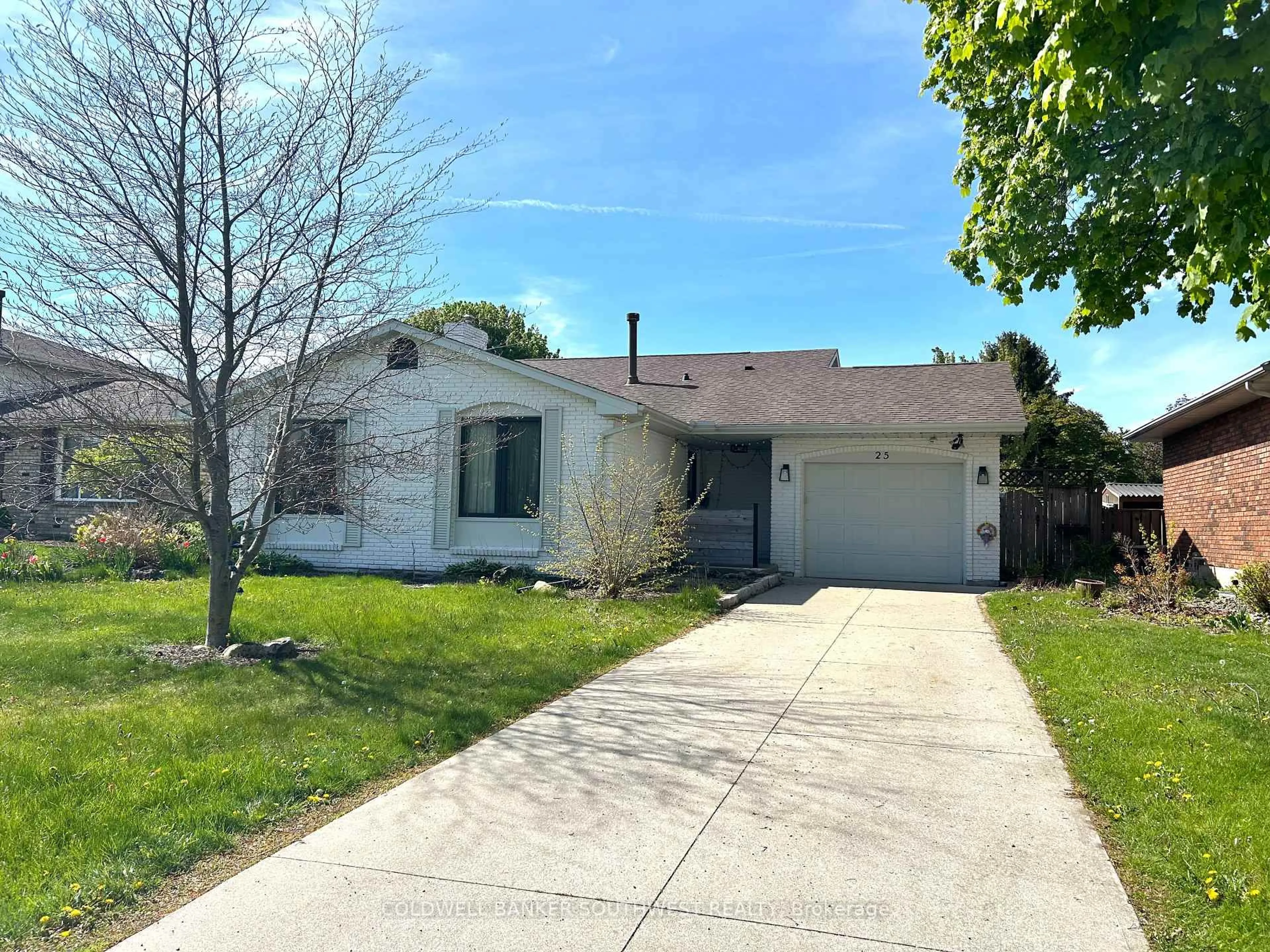 A pic from outside/outdoor area/front of a property/back of a property/a pic from drone, street for 25 Durco Ave, Sarnia Ontario N7S 4N3