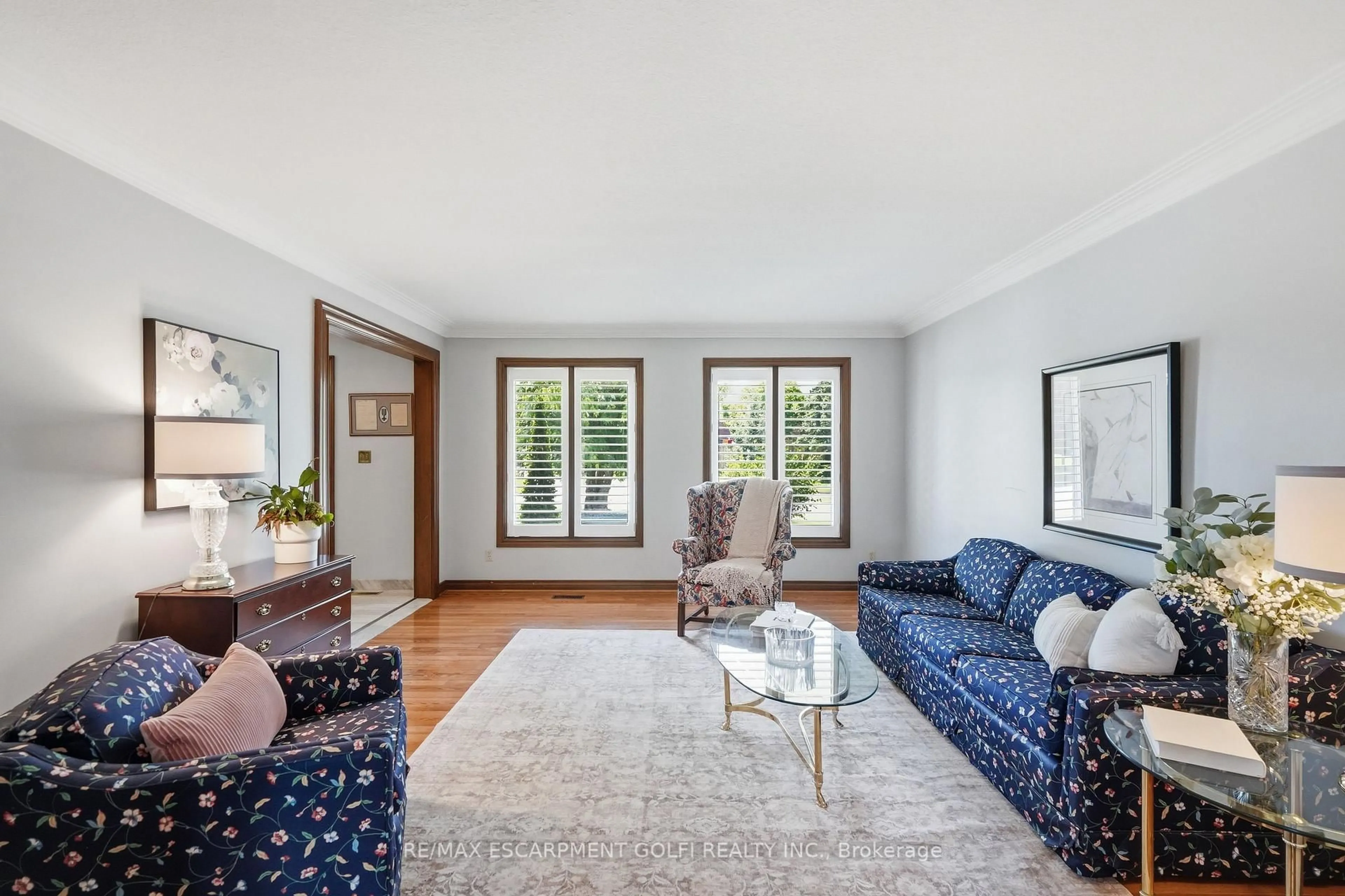 Living room with furniture, unknown for 24 Renfrew Dr, Thorold Ontario L2V 4E7