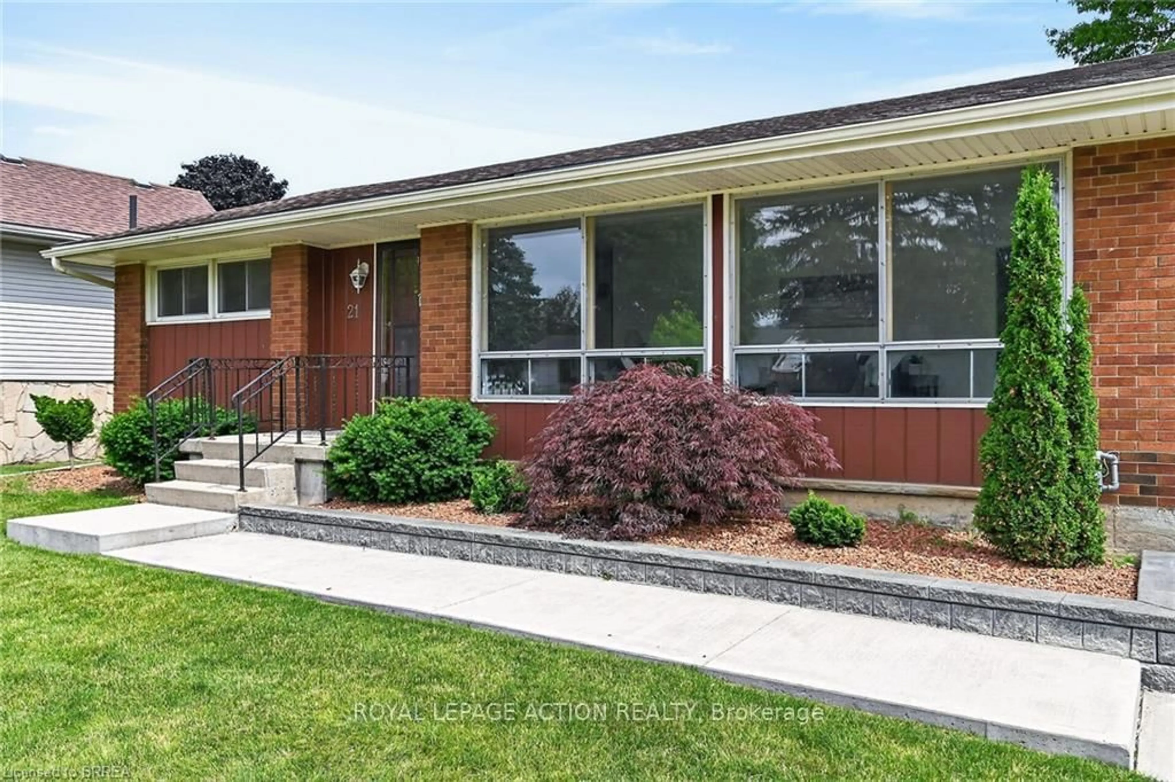 Home with brick exterior material, street for 21 Brier Cres, Brantford Ontario N3R 3M5