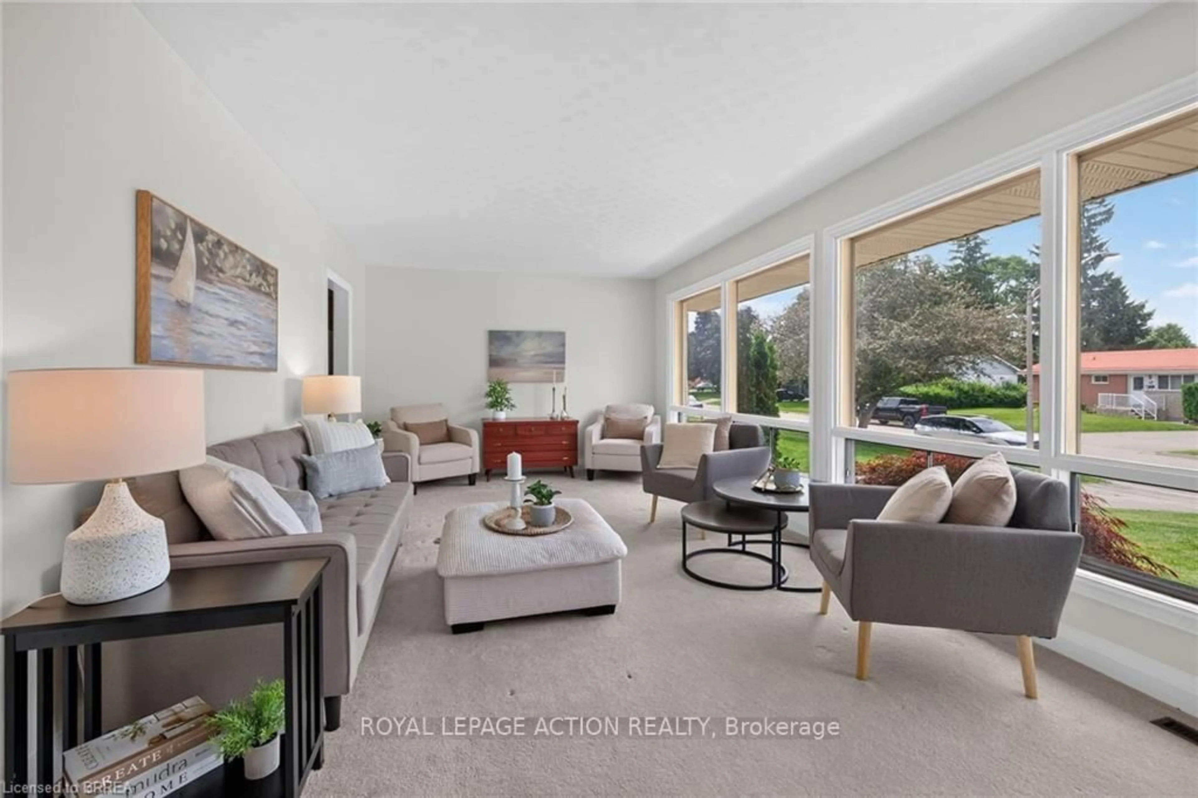 Living room with furniture, unknown for 21 Brier Cres, Brantford Ontario N3R 3M5