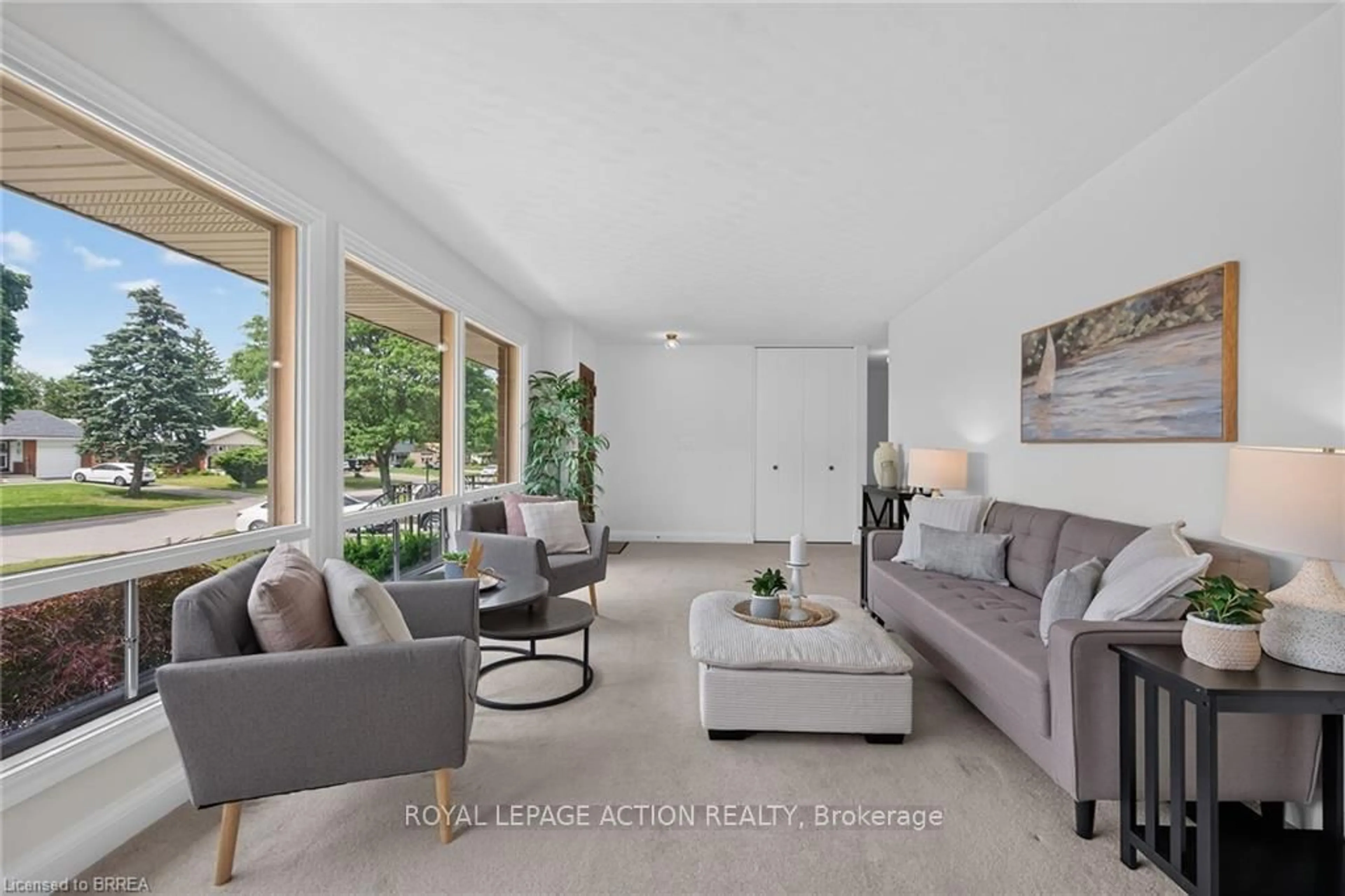 Living room with furniture, unknown for 21 Brier Cres, Brantford Ontario N3R 3M5