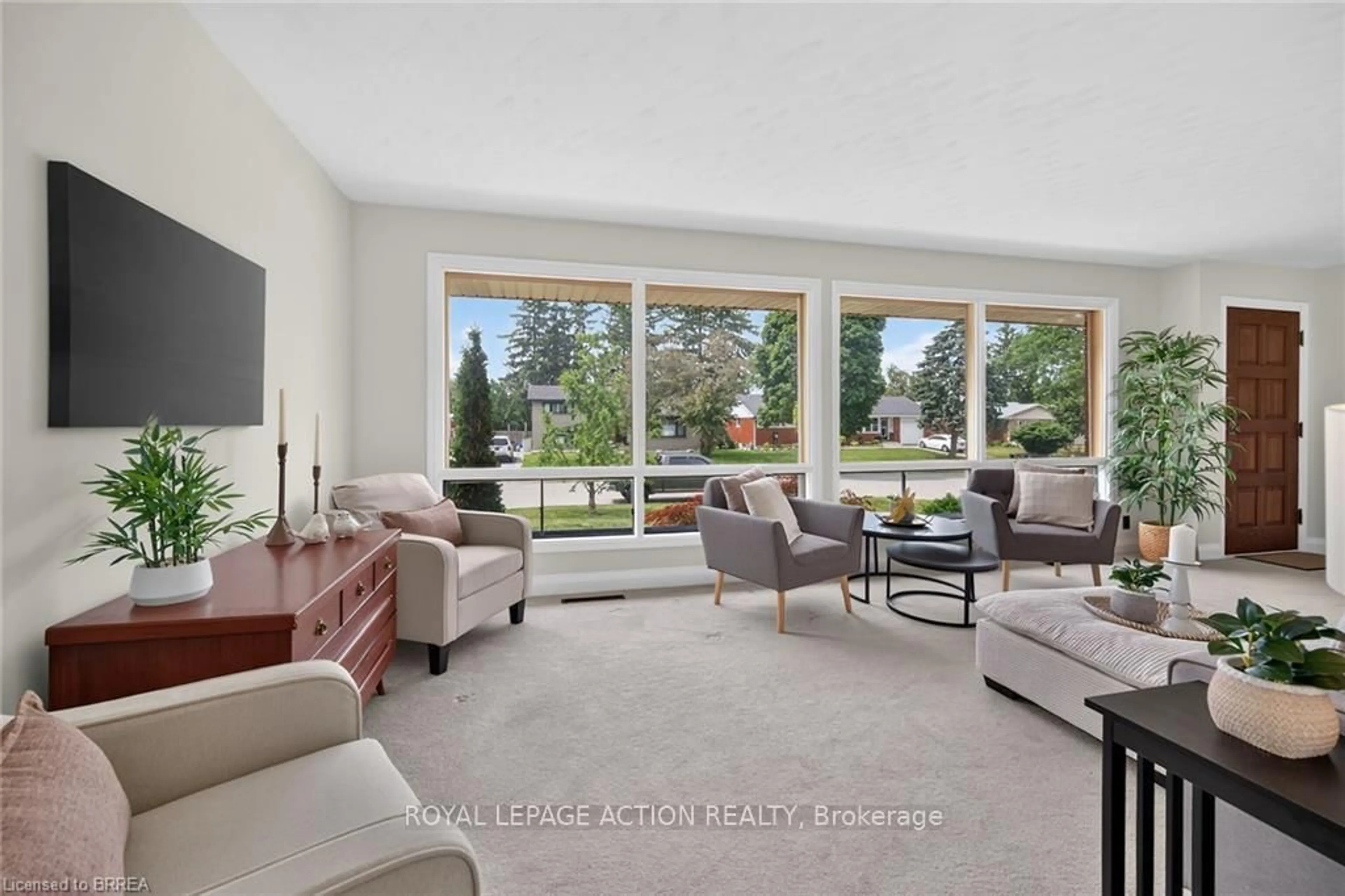 Living room with furniture, unknown for 21 Brier Cres, Brantford Ontario N3R 3M5