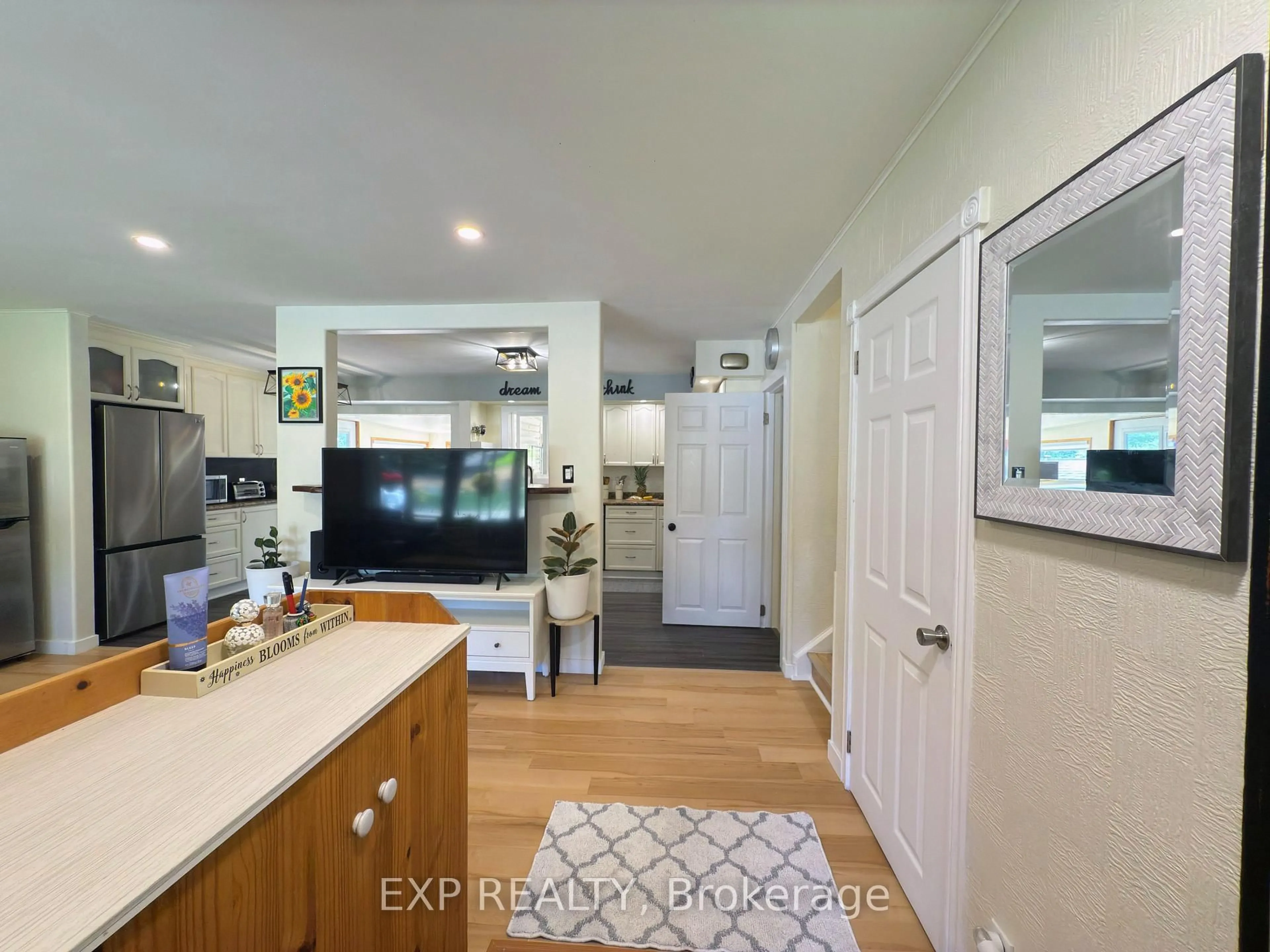 Open concept kitchen, unknown for 438 Magnolia Cres, London East Ontario N5Y 4S9