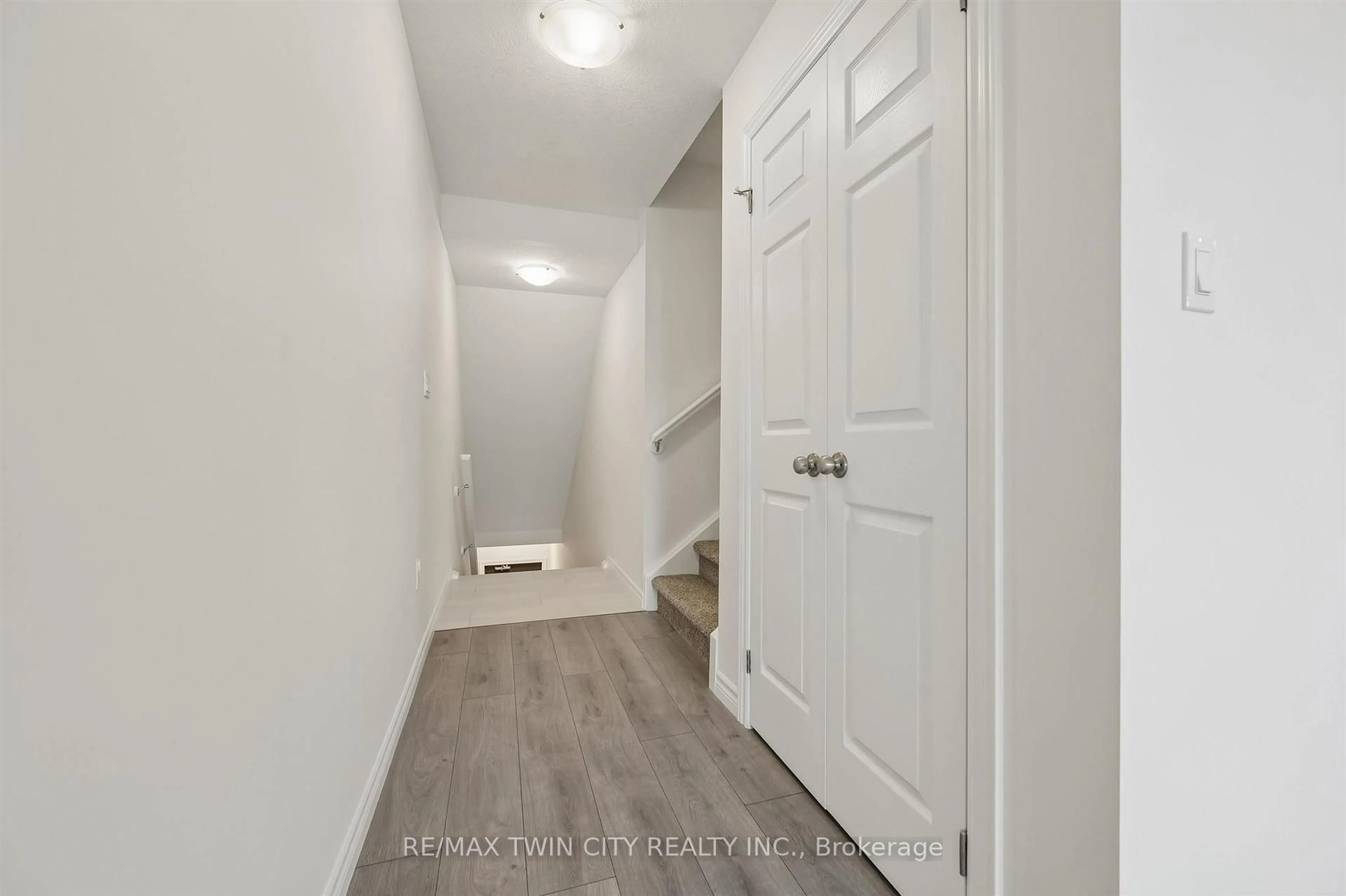 Indoor entryway for 80 Lomond Lane, Kitchener Ontario N2R 0R4