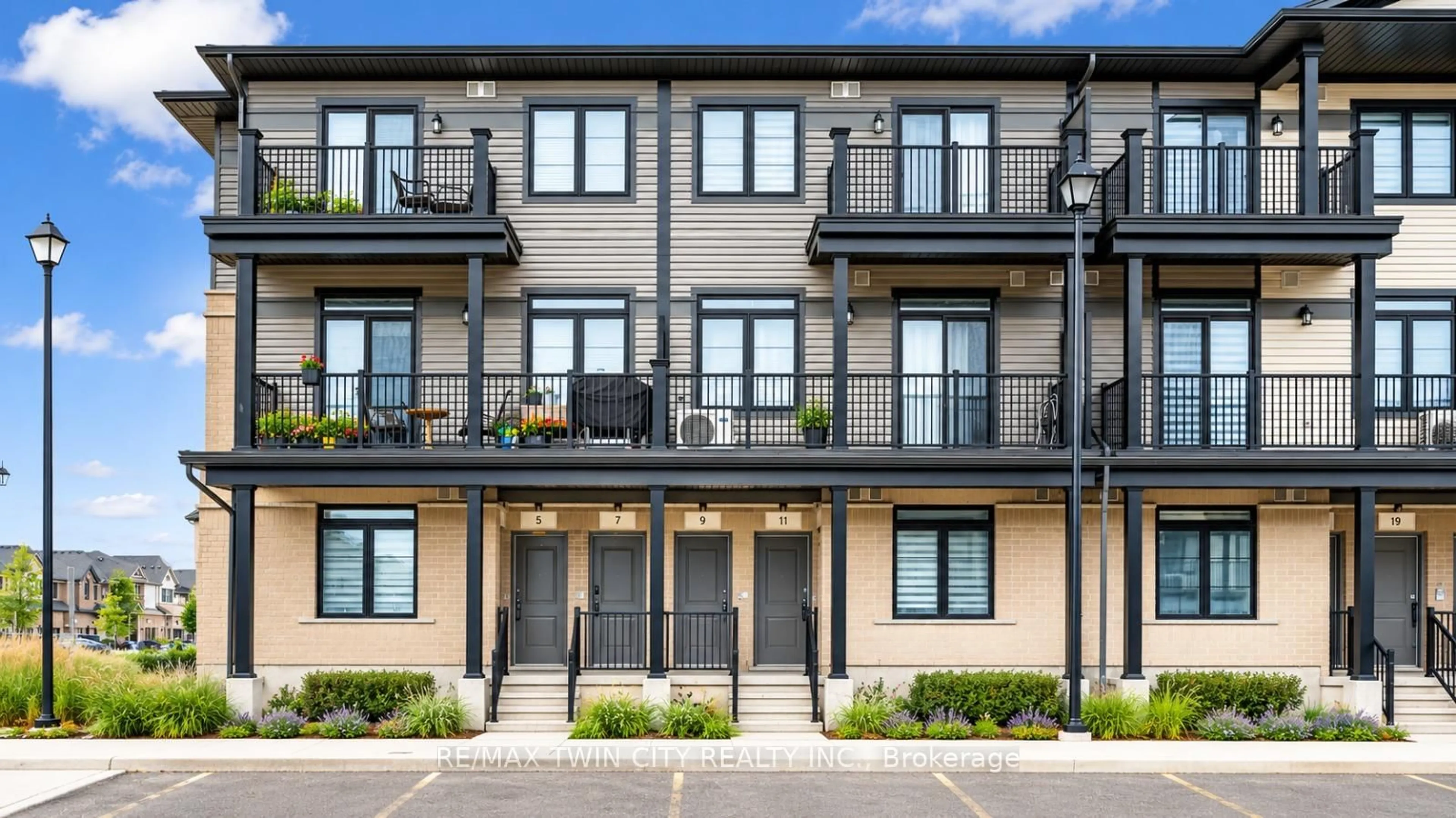 Unknown for 9 LOMOND Lane, Kitchener Ontario N2R 0T6