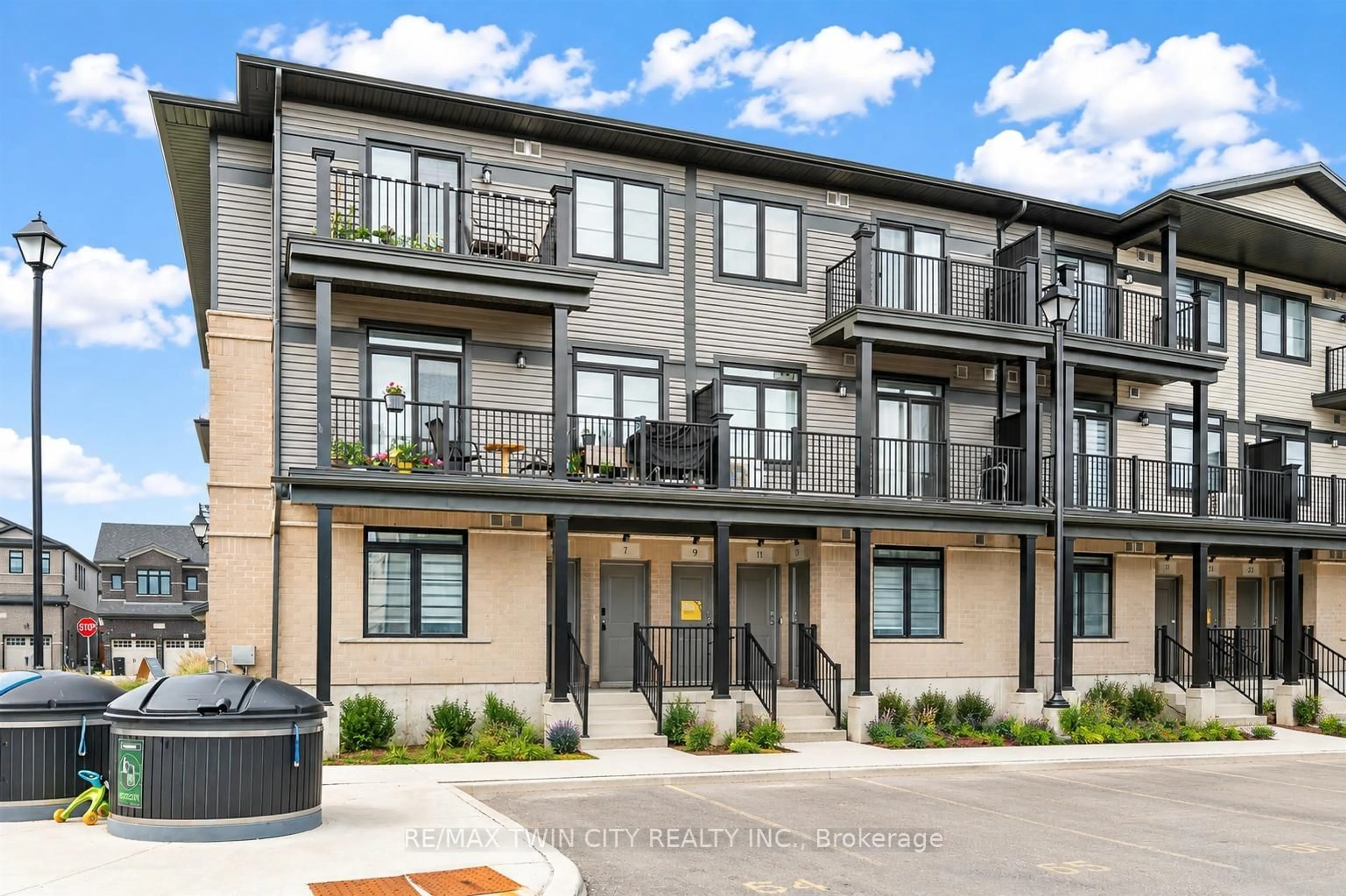 Unknown for 9 LOMOND Lane, Kitchener Ontario N2R 0T6