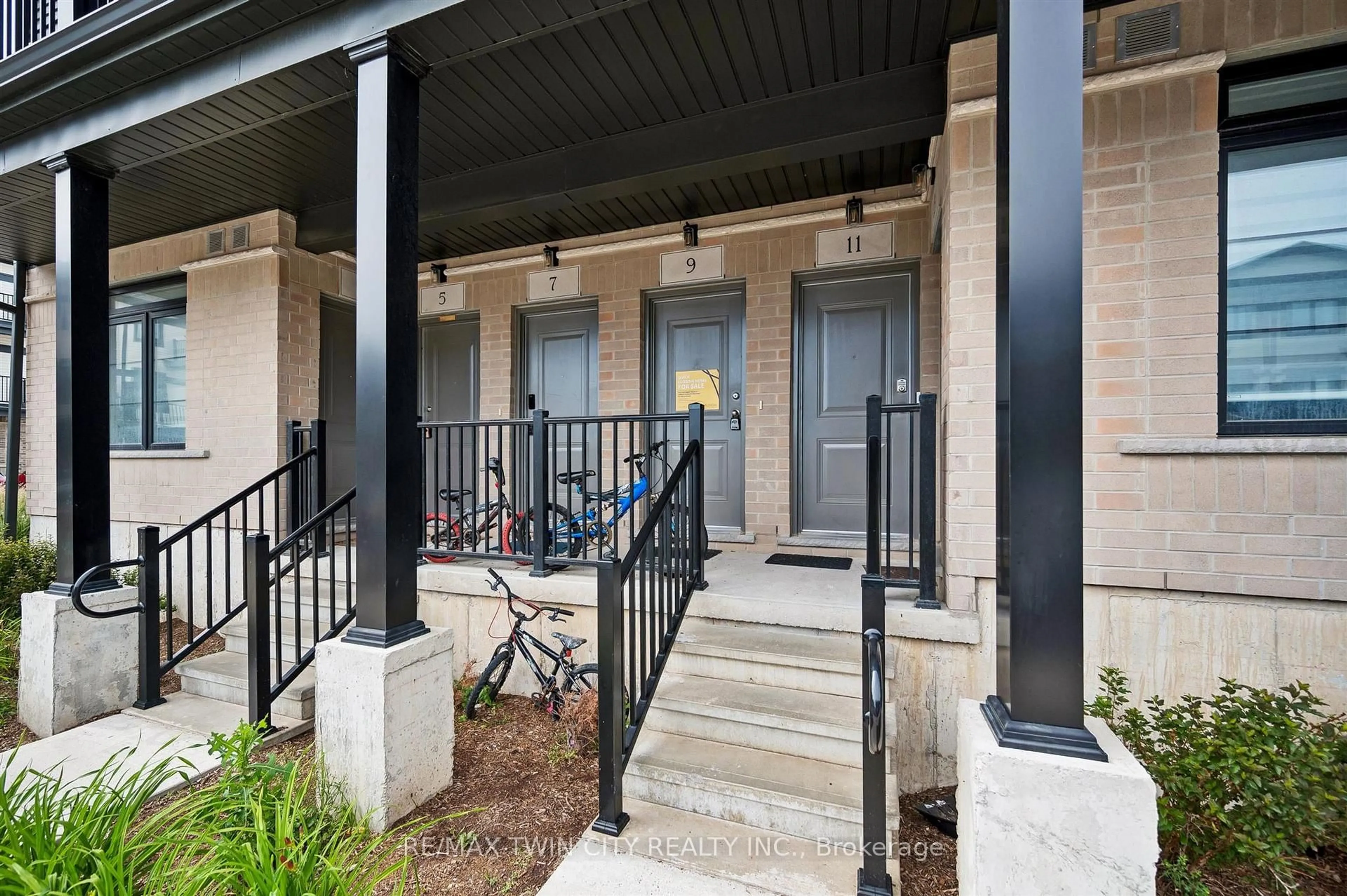 Unknown for 9 LOMOND Lane, Kitchener Ontario N2R 0T6