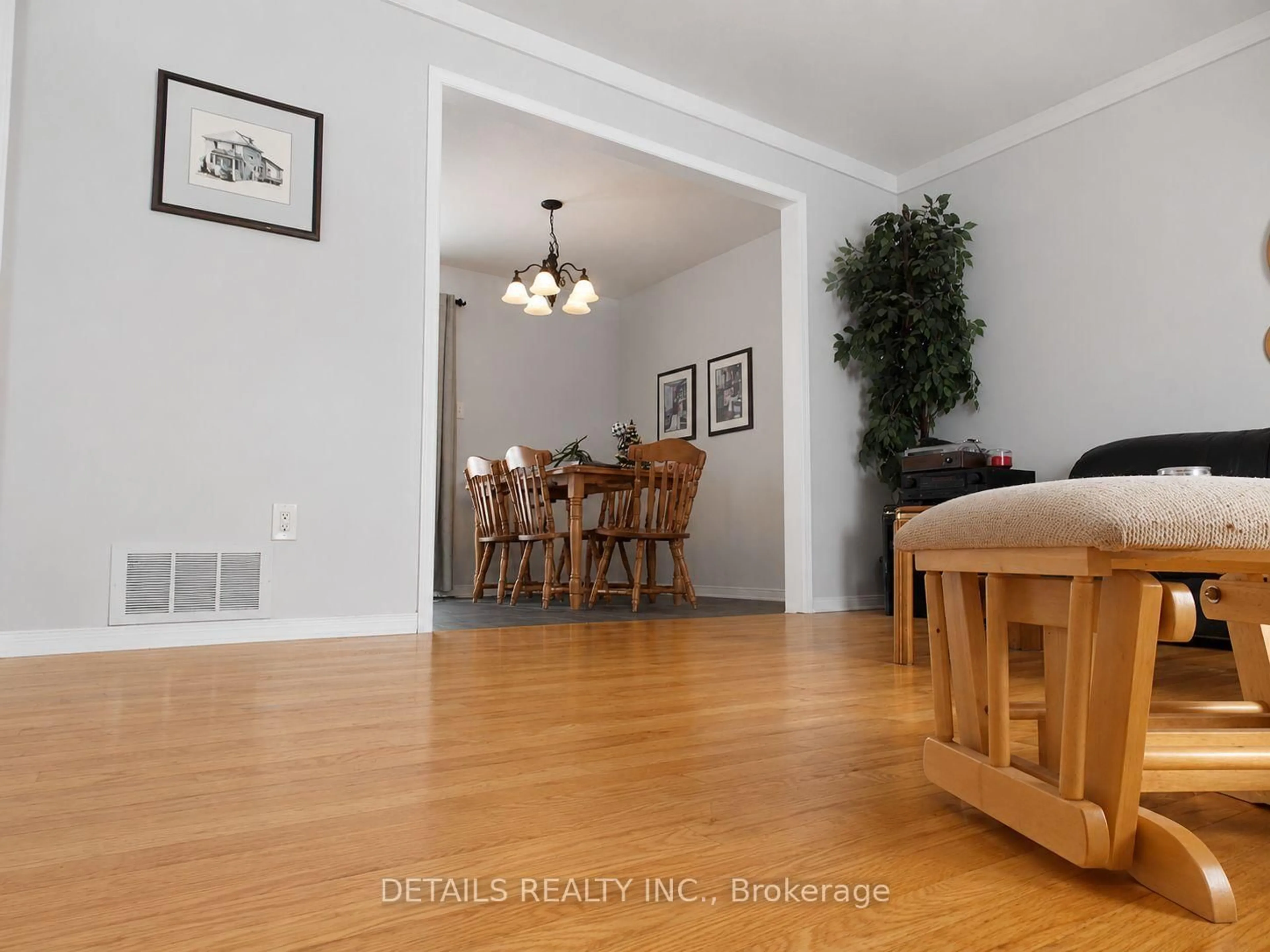 Dining room, wood/laminate floor for 7 Tilly Lane, North Grenville Ontario K0G 1S0