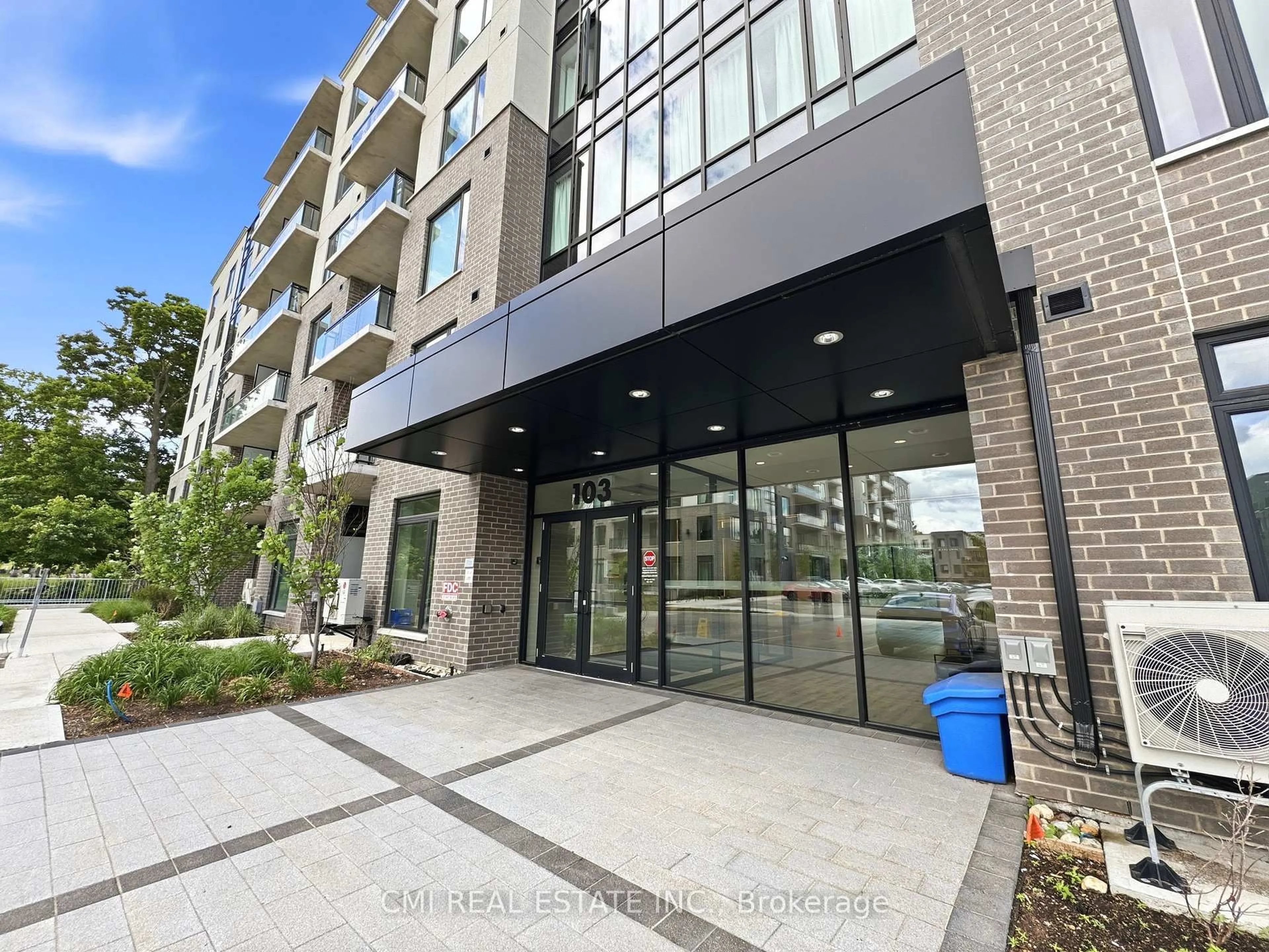 Indoor foyer for 103 Roger St #306, Waterloo Ontario N2J 0G2