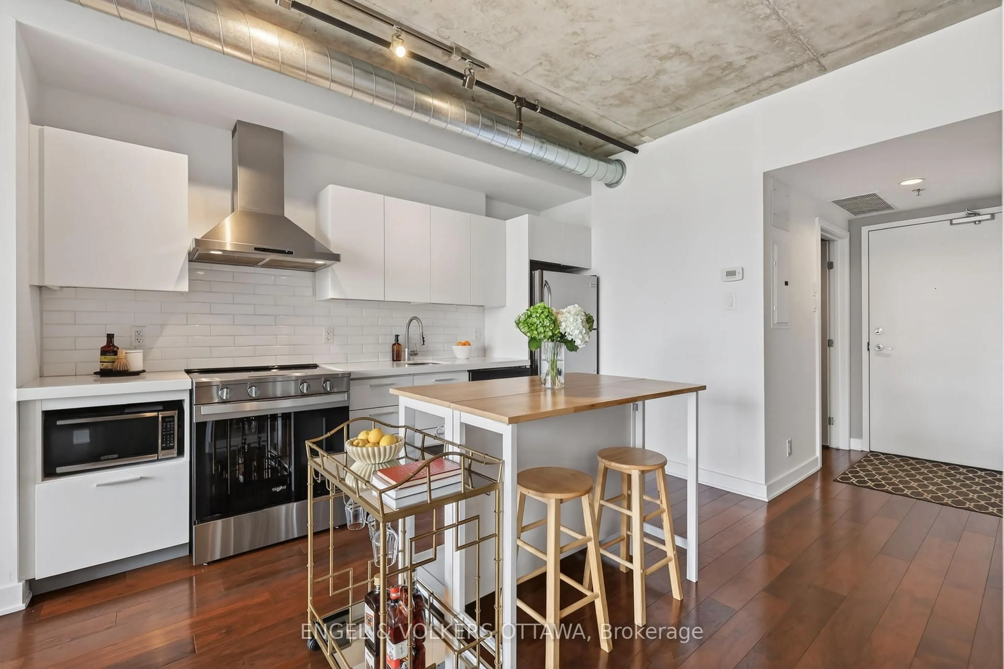 Unknown for 340 Mcleod St #533, Ottawa Ontario K2P 1A4