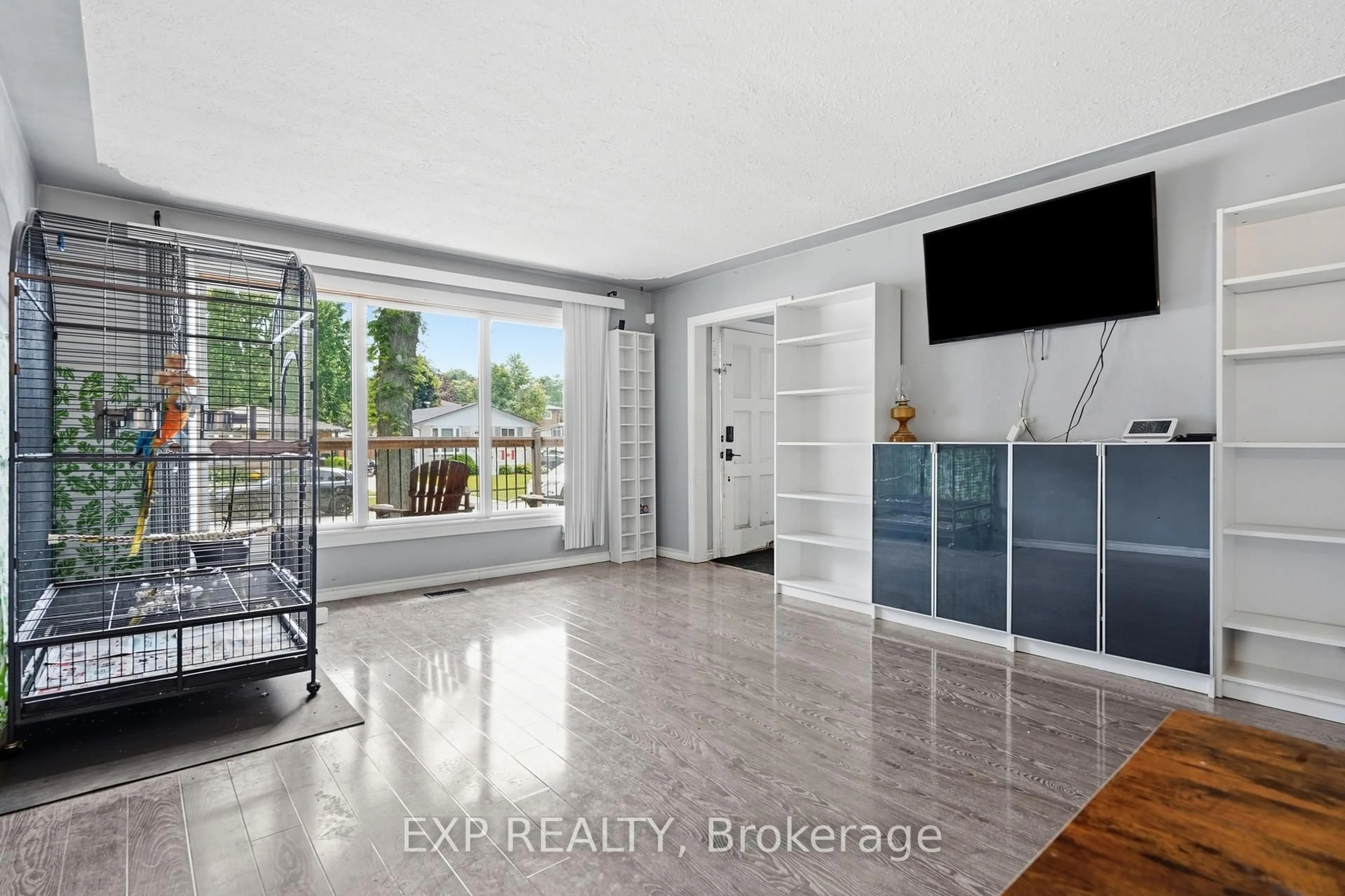 Unknown for 22 Mark Cres, Cambridge Ontario N1S 4A3