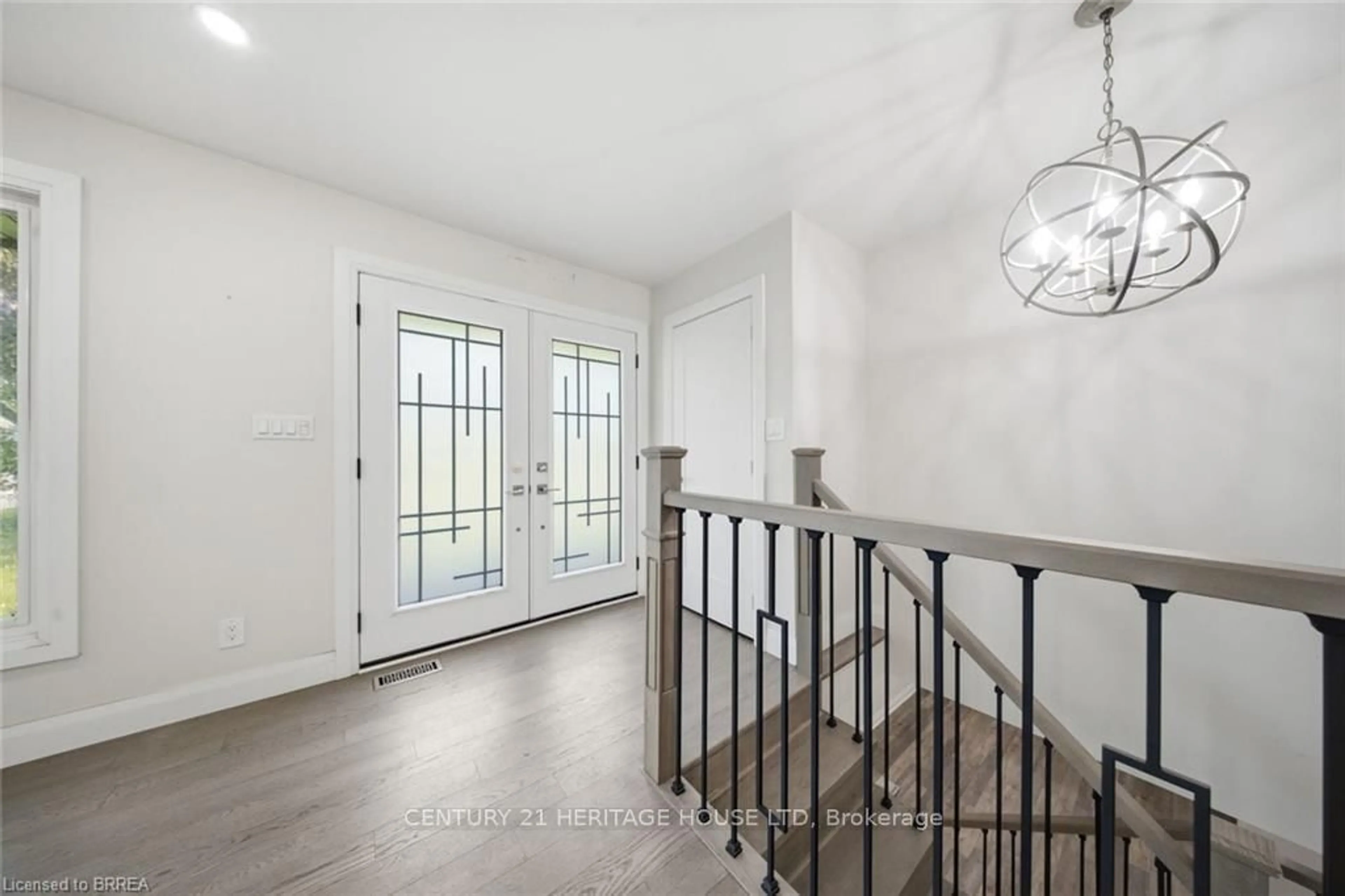 Indoor entryway for 360 Bishopsgate Rd, Brant Ontario N3T 5L7