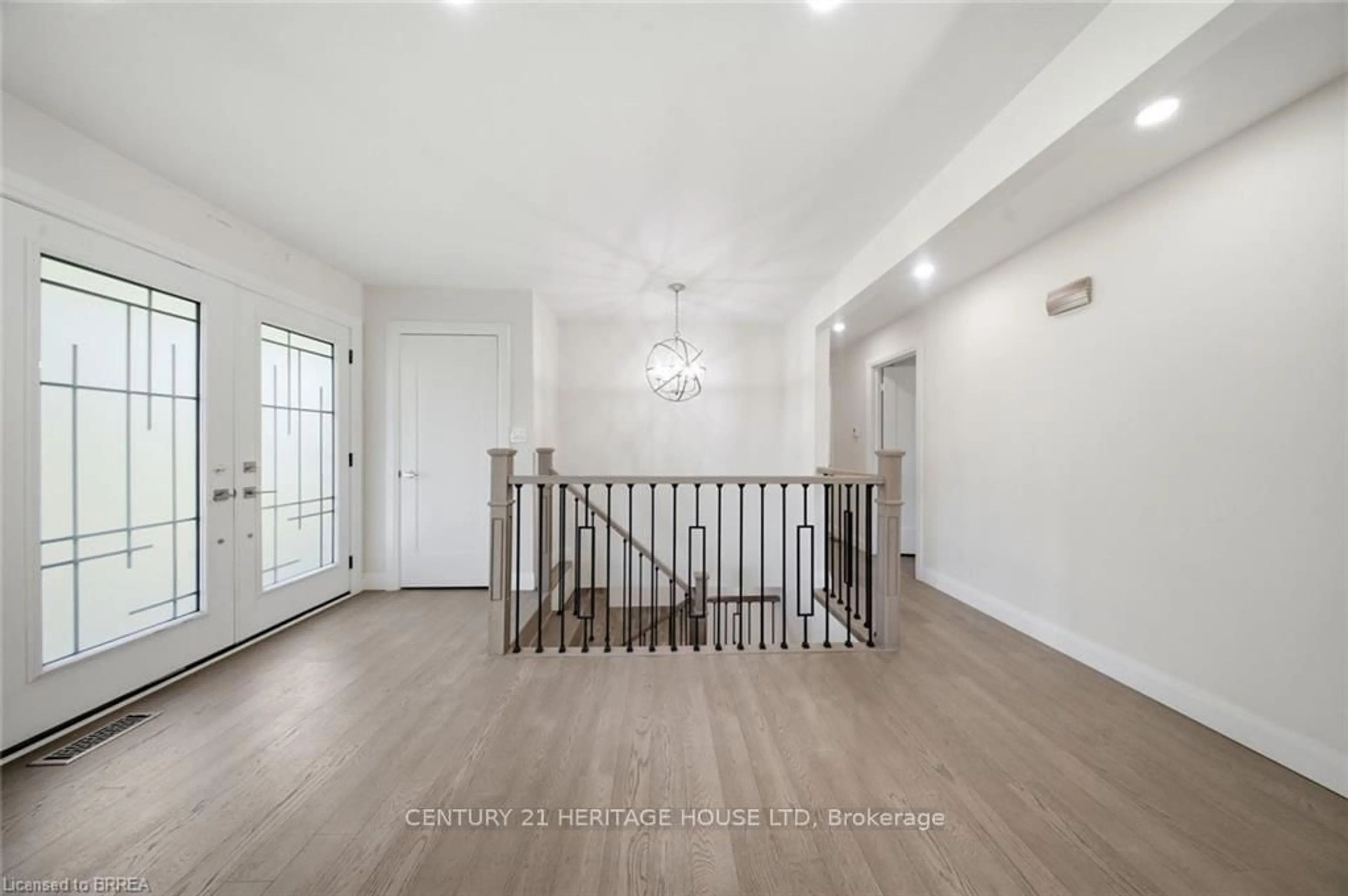 Indoor entryway for 360 Bishopsgate Rd, Brant Ontario N3T 5L7