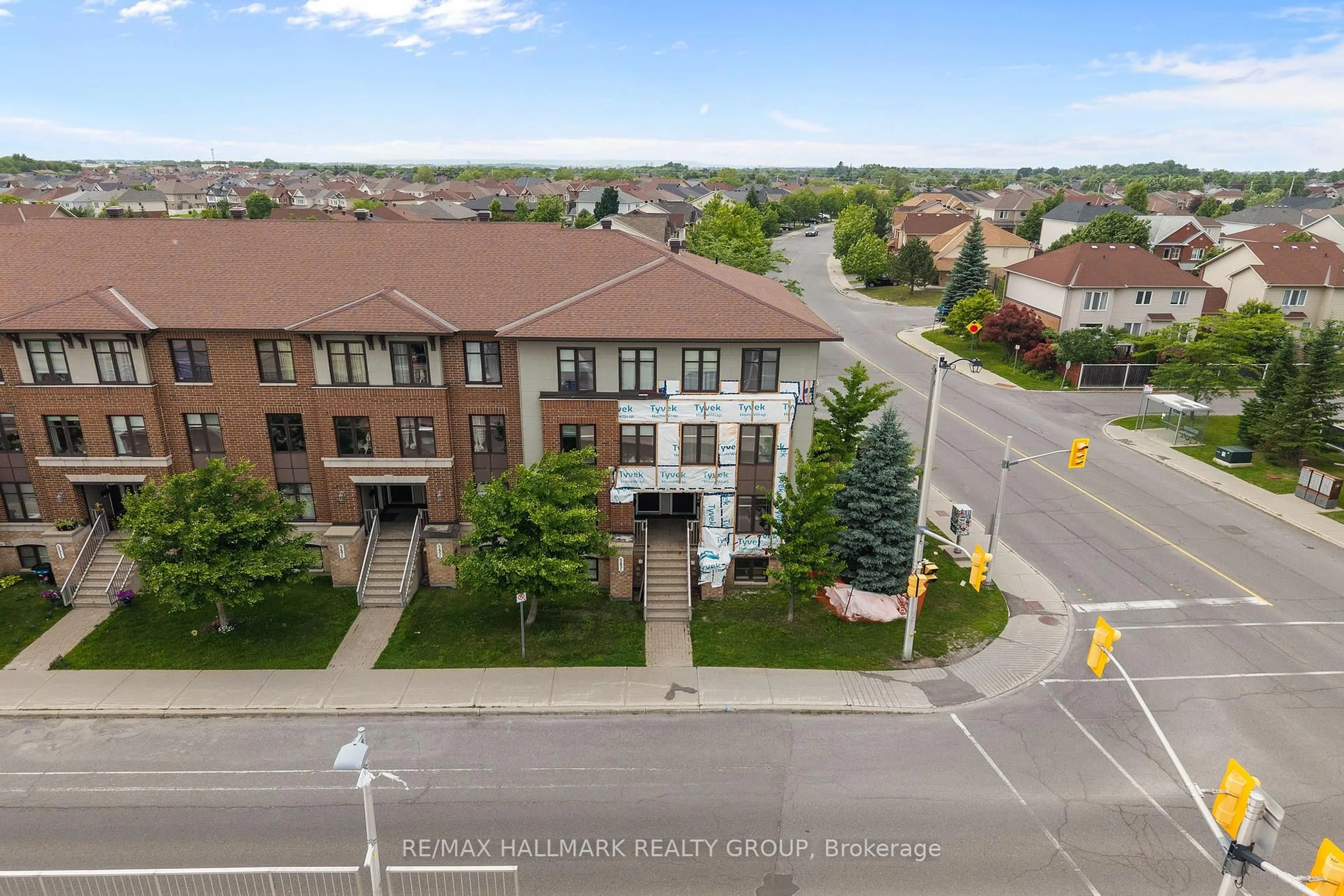 A pic from outside/outdoor area/front of a property/back of a property/a pic from drone, unknown for 541 Chapman Mills Dr #A, Ottawa Ontario K2J 5T2