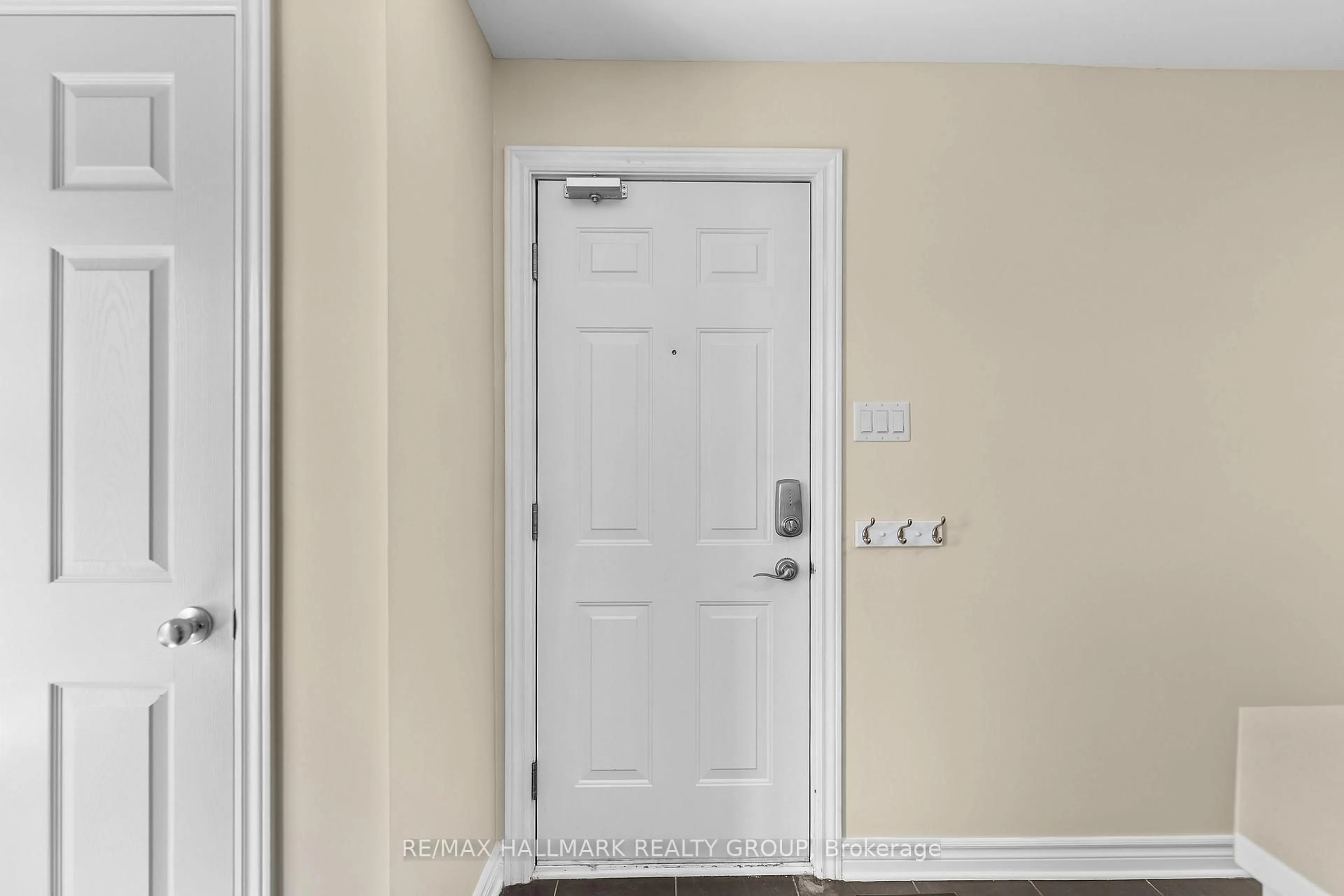 Indoor entryway for 541 Chapman Mills Dr #A, Ottawa Ontario K2J 5T2