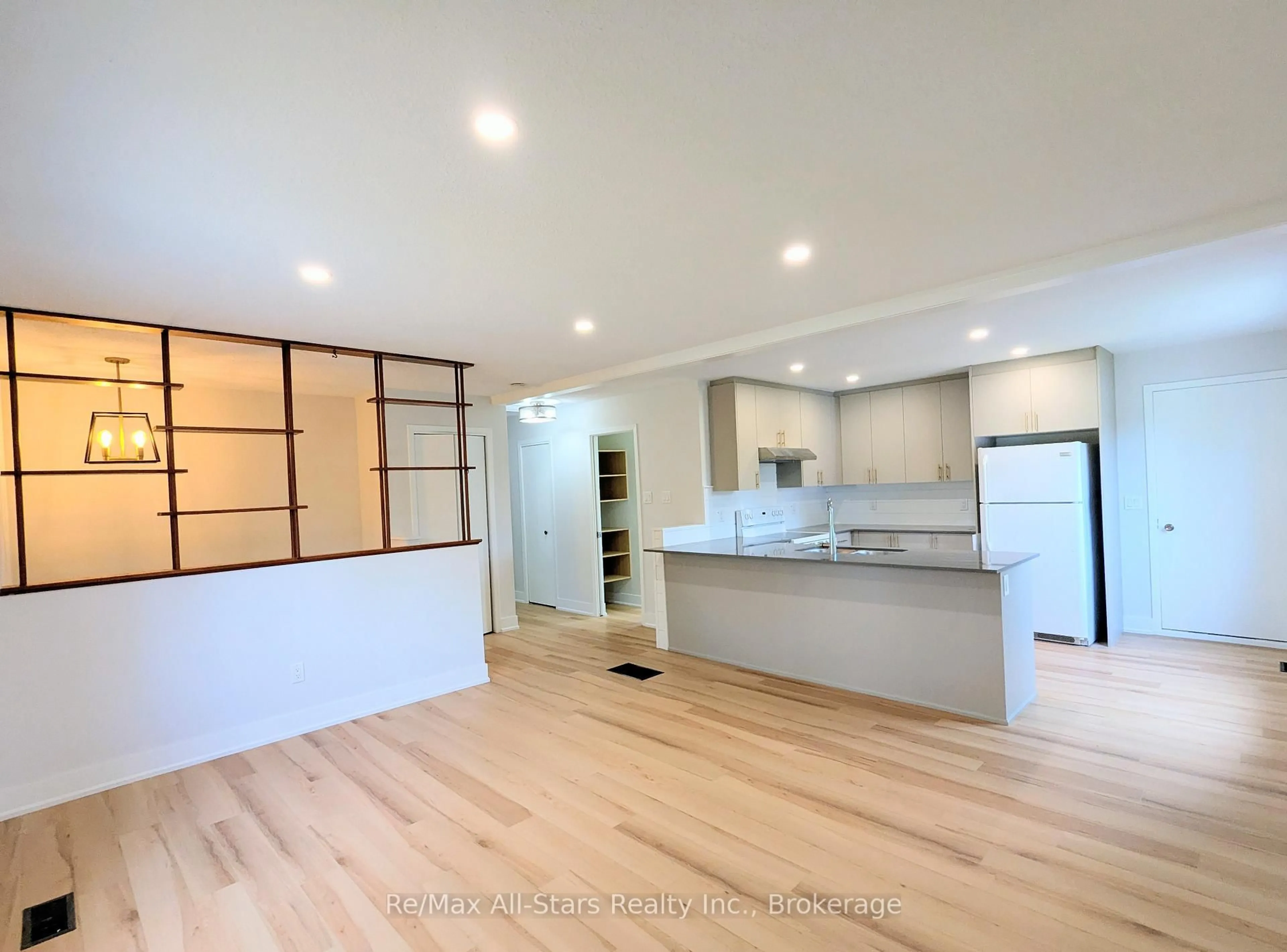 Open concept kitchen, wood/laminate floor for 1886 Croftdale Cres, Peterborough Ontario K9K 1J8