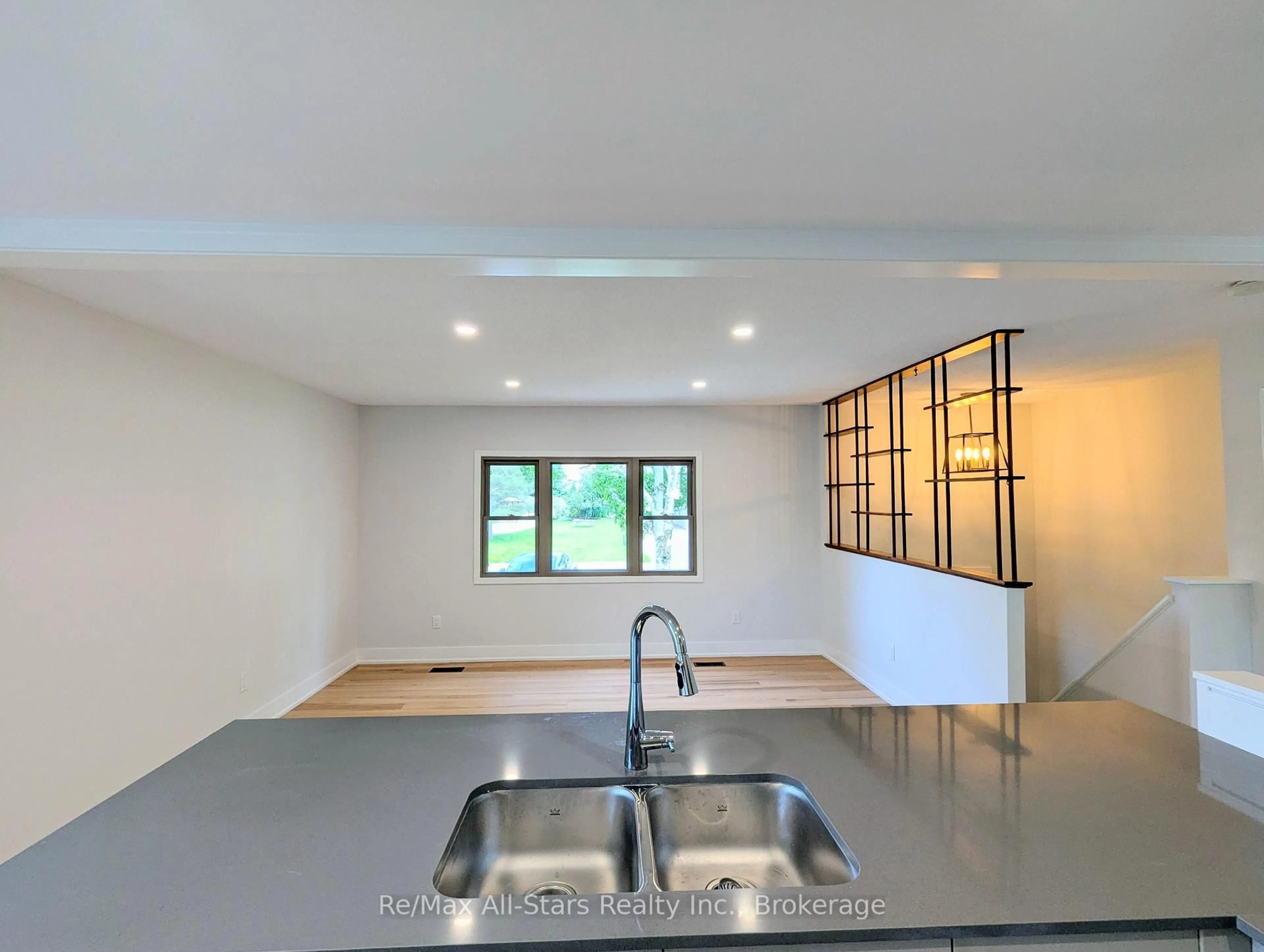 Open concept kitchen, unknown for 1886 Croftdale Cres, Peterborough Ontario K9K 1J8