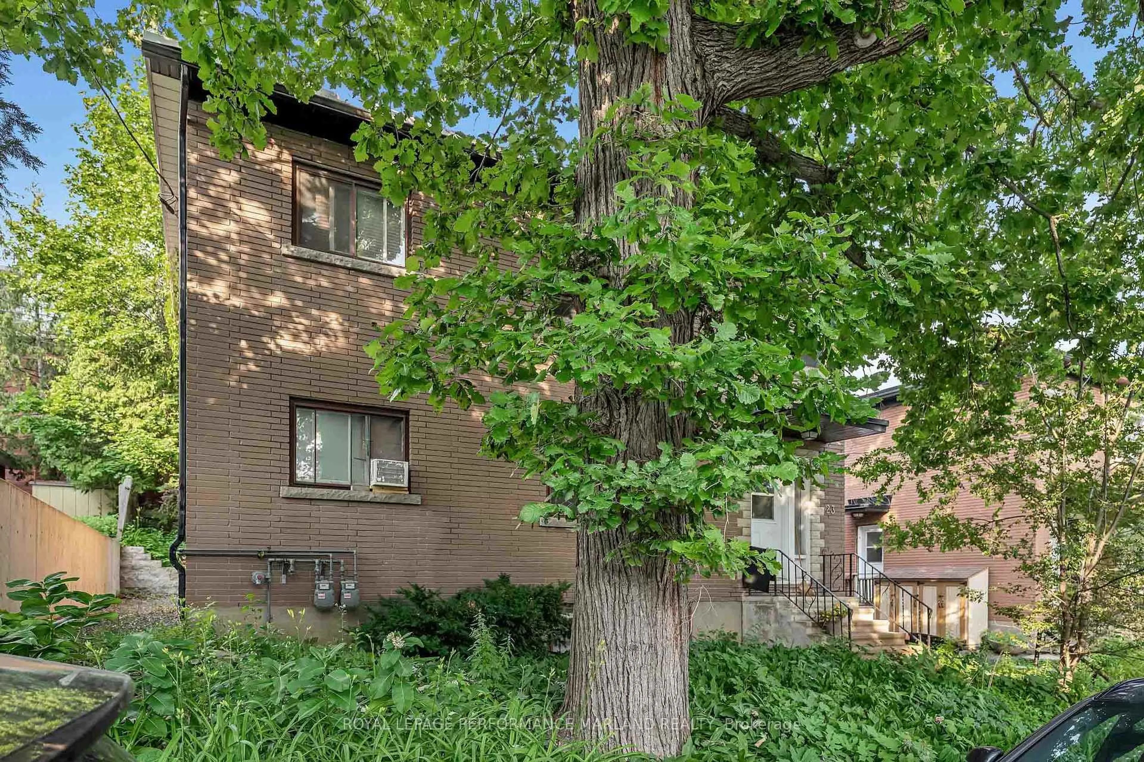 Patio, street for 23 & 25 Barton St, Ottawa Ontario K1S 4R6