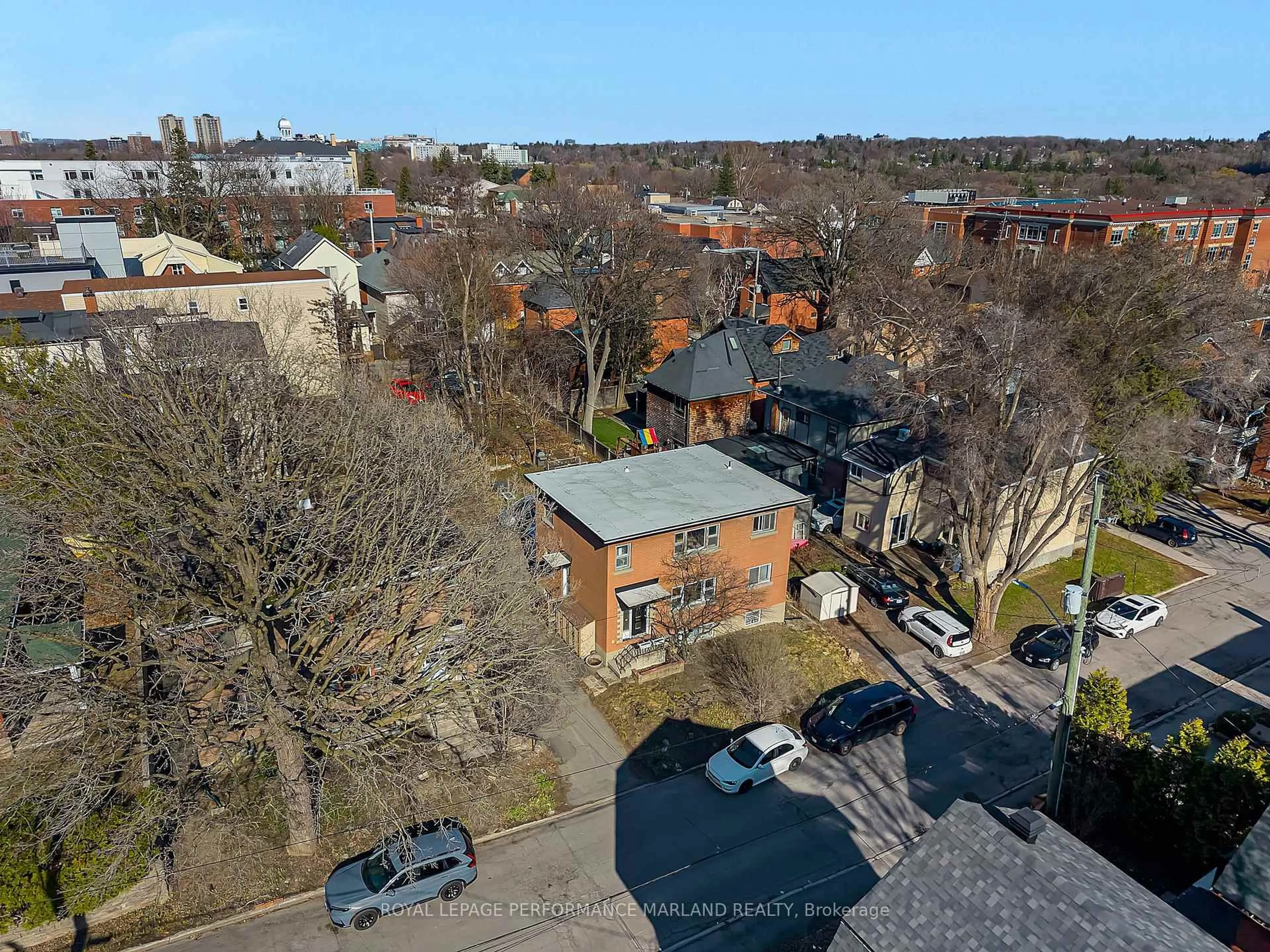 A pic from outside/outdoor area/front of a property/back of a property/a pic from drone, city buildings view from balcony for 23 & 25 Barton St, Ottawa Ontario K1S 4R6