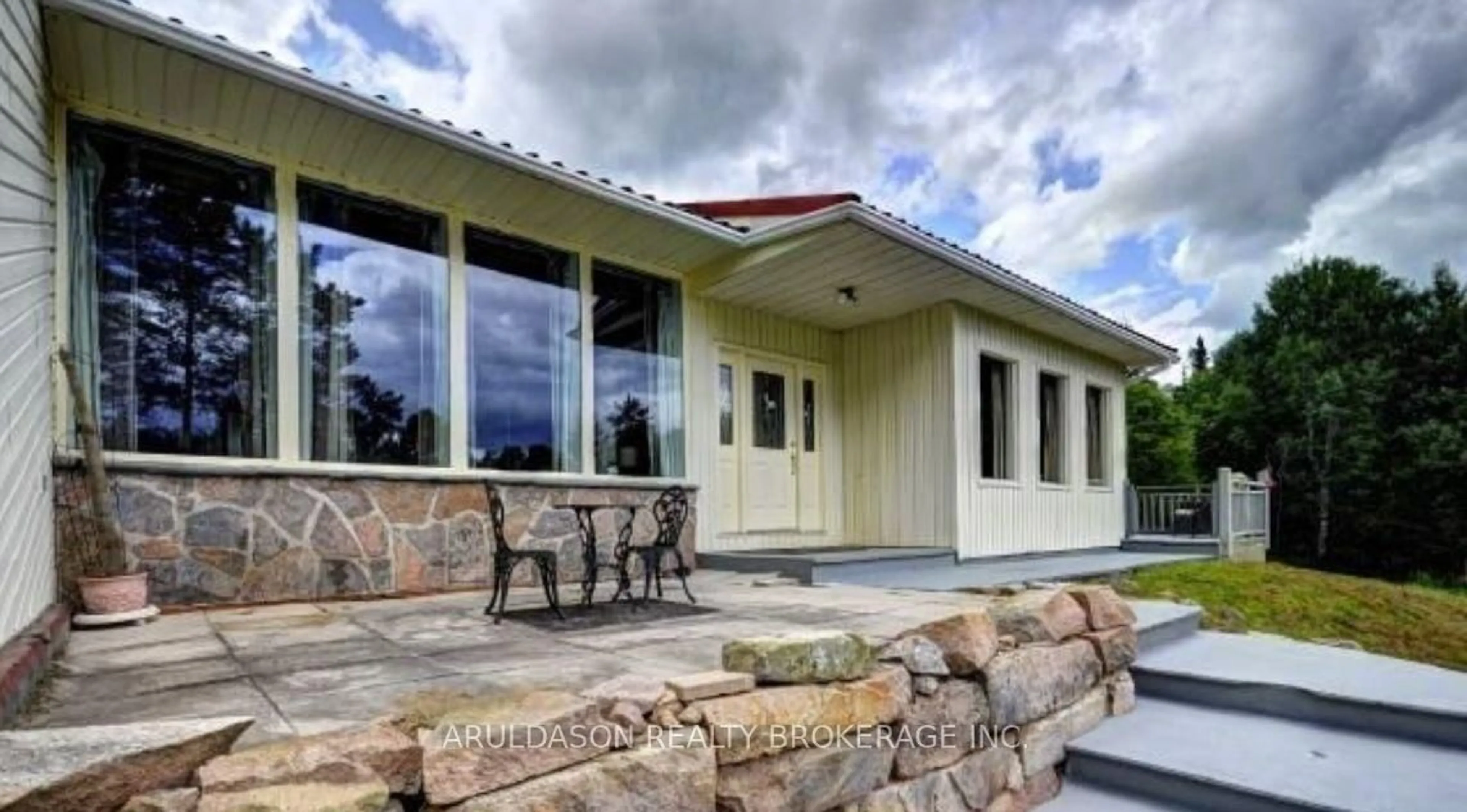 Home with vinyl exterior material, unknown for 2320 HIGHWAY 518, McMurrich/Monteith Ontario P0A 1Y0