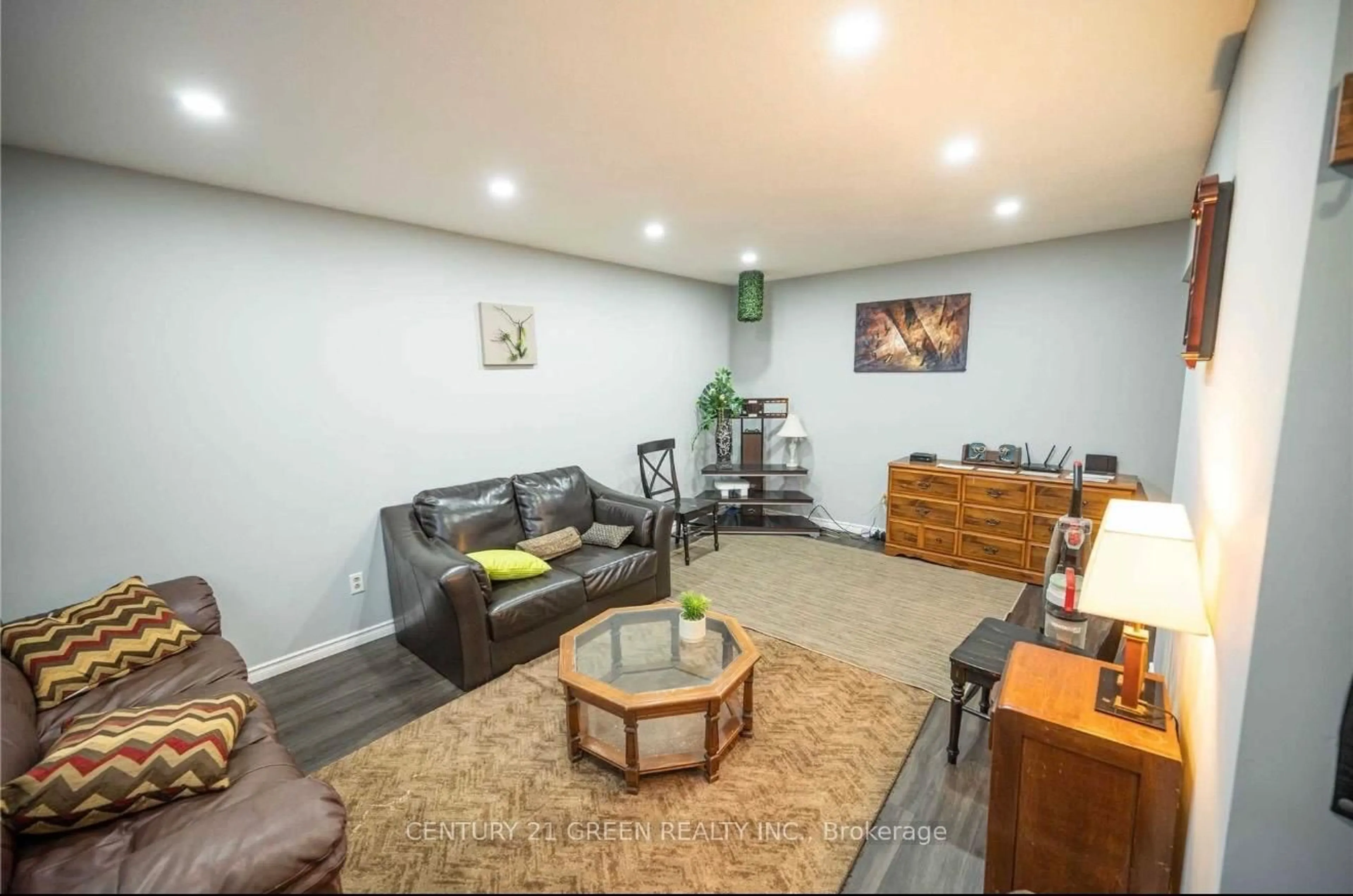 Living room with furniture, wood/laminate floor for 391 ADMIRAL Dr, London East Ontario N5V 1J3