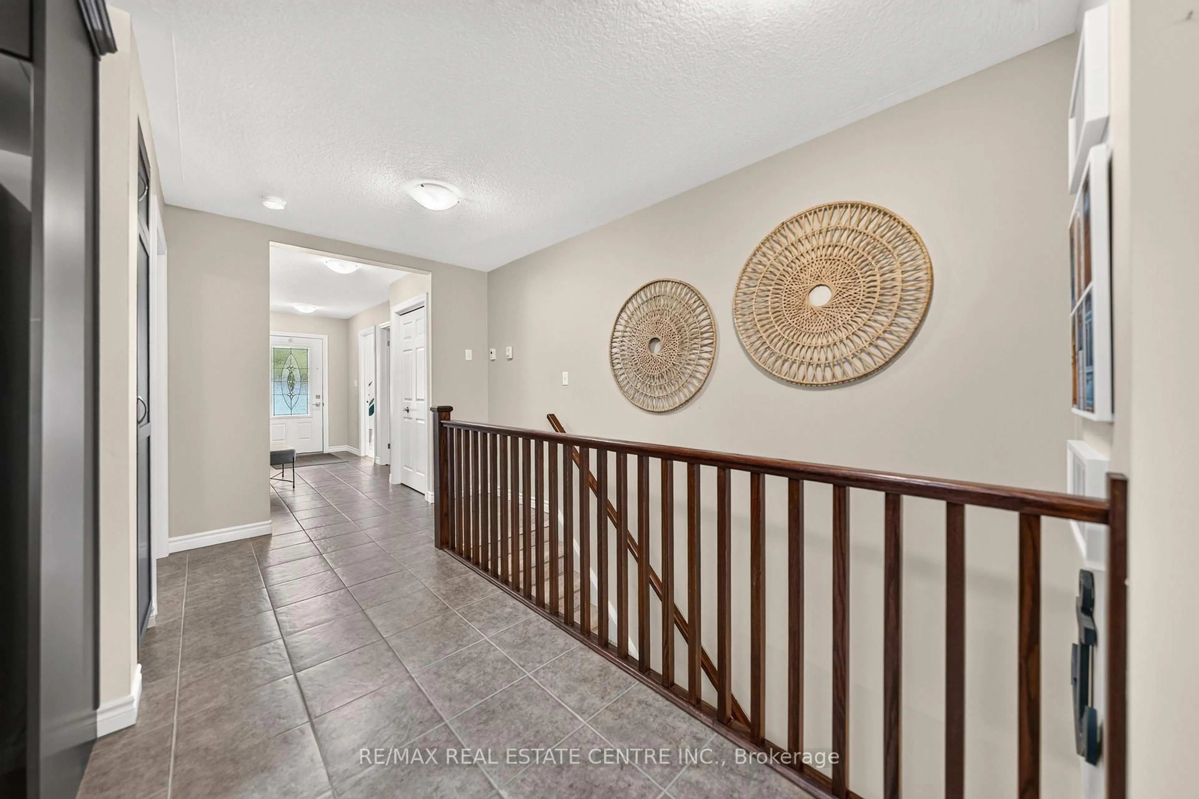 Indoor entryway for 35 Green Gate Blvd #38, Cambridge Ontario N1T 0A3