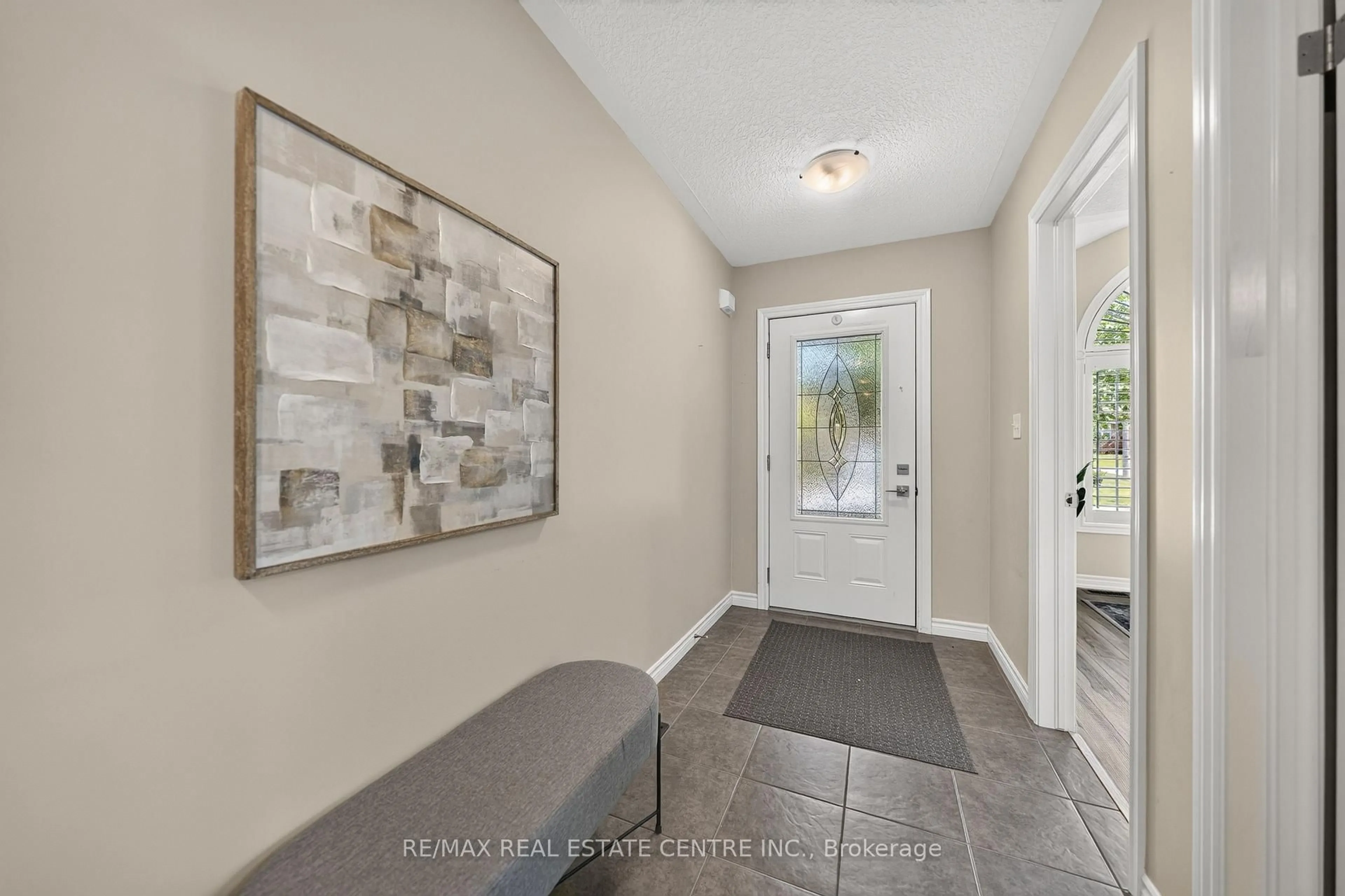 Indoor entryway for 35 Green Gate Blvd #38, Cambridge Ontario N1T 0A3