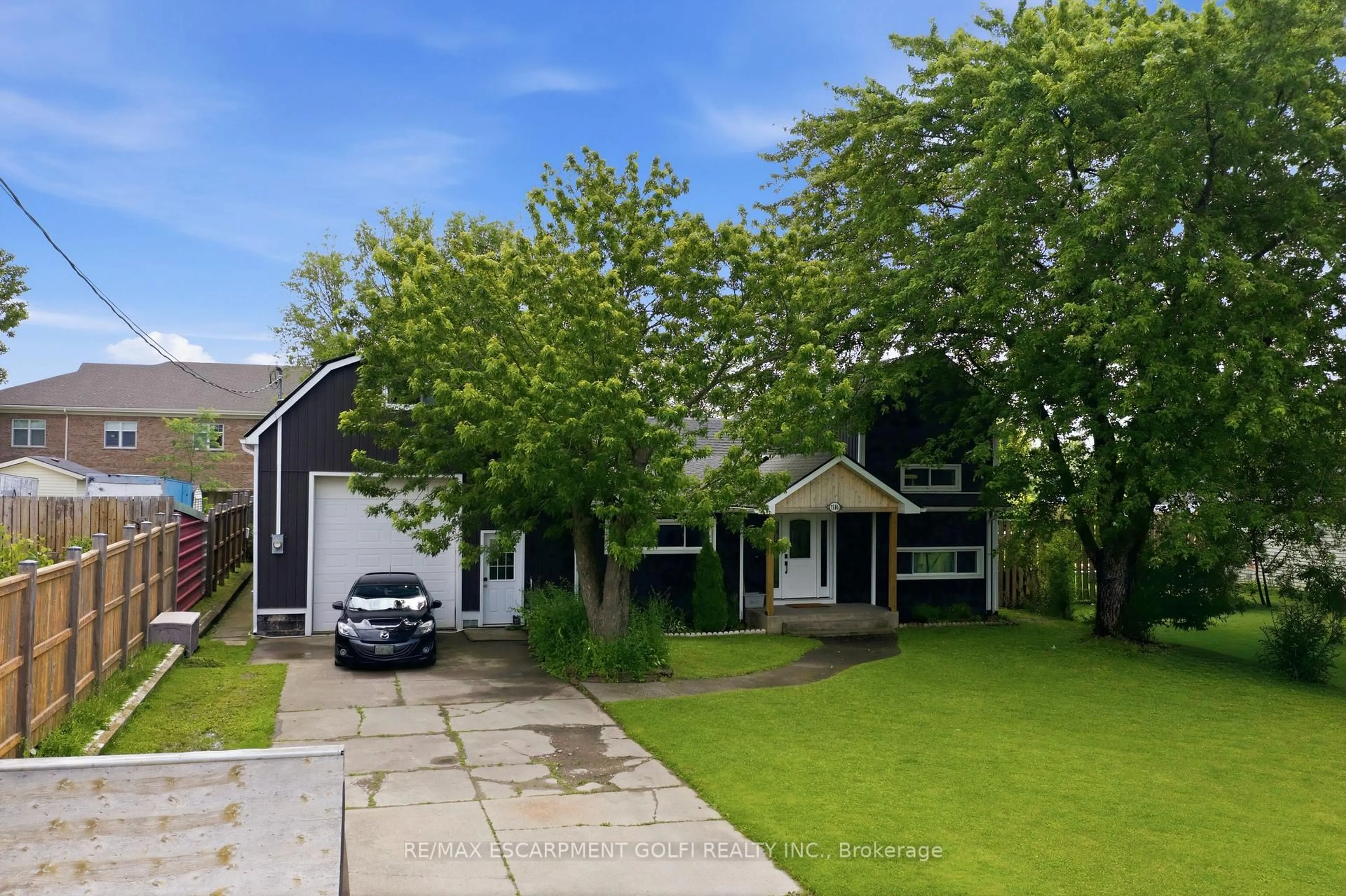 A pic from outside/outdoor area/front of a property/back of a property/a pic from drone, street for 7186 Garner Rd, Niagara Falls Ontario L2H 0X7