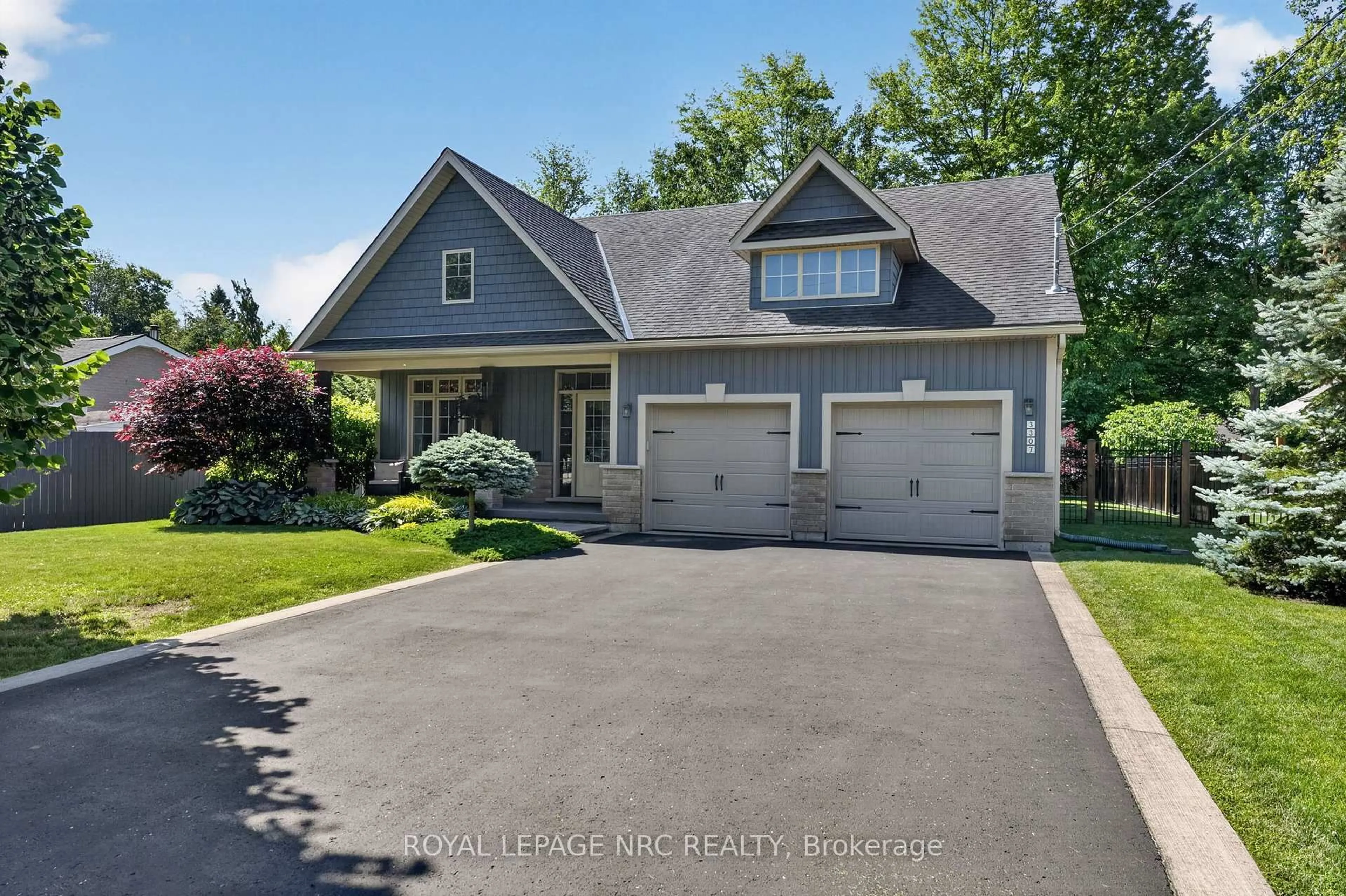 Home with vinyl exterior material, street for 3307 RISELAY Ave, Fort Erie Ontario L0S 1N0