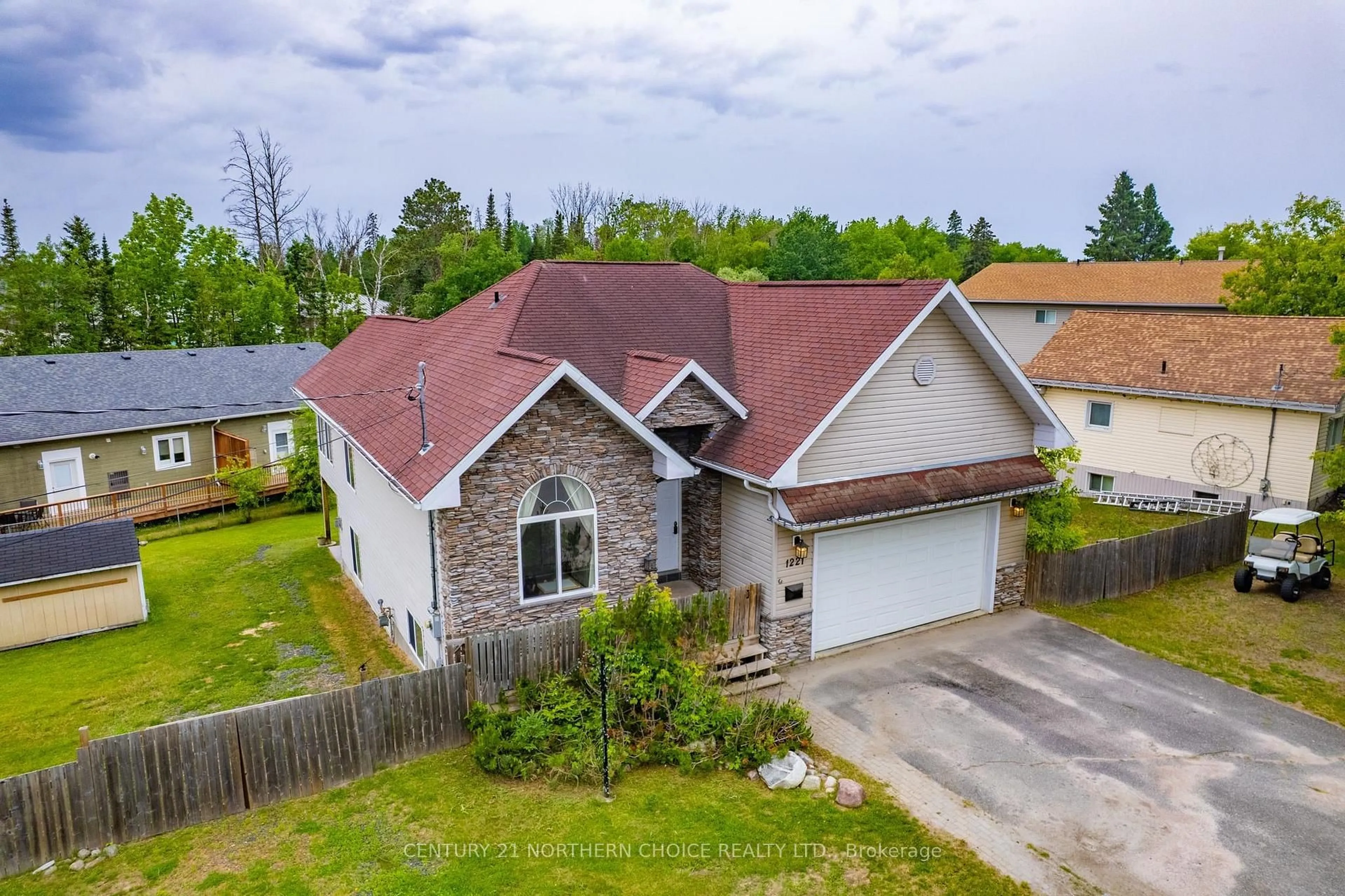 A pic from outside/outdoor area/front of a property/back of a property/a pic from drone, unknown for 1221 River Drive, Kenora Ontario P9N 1K7