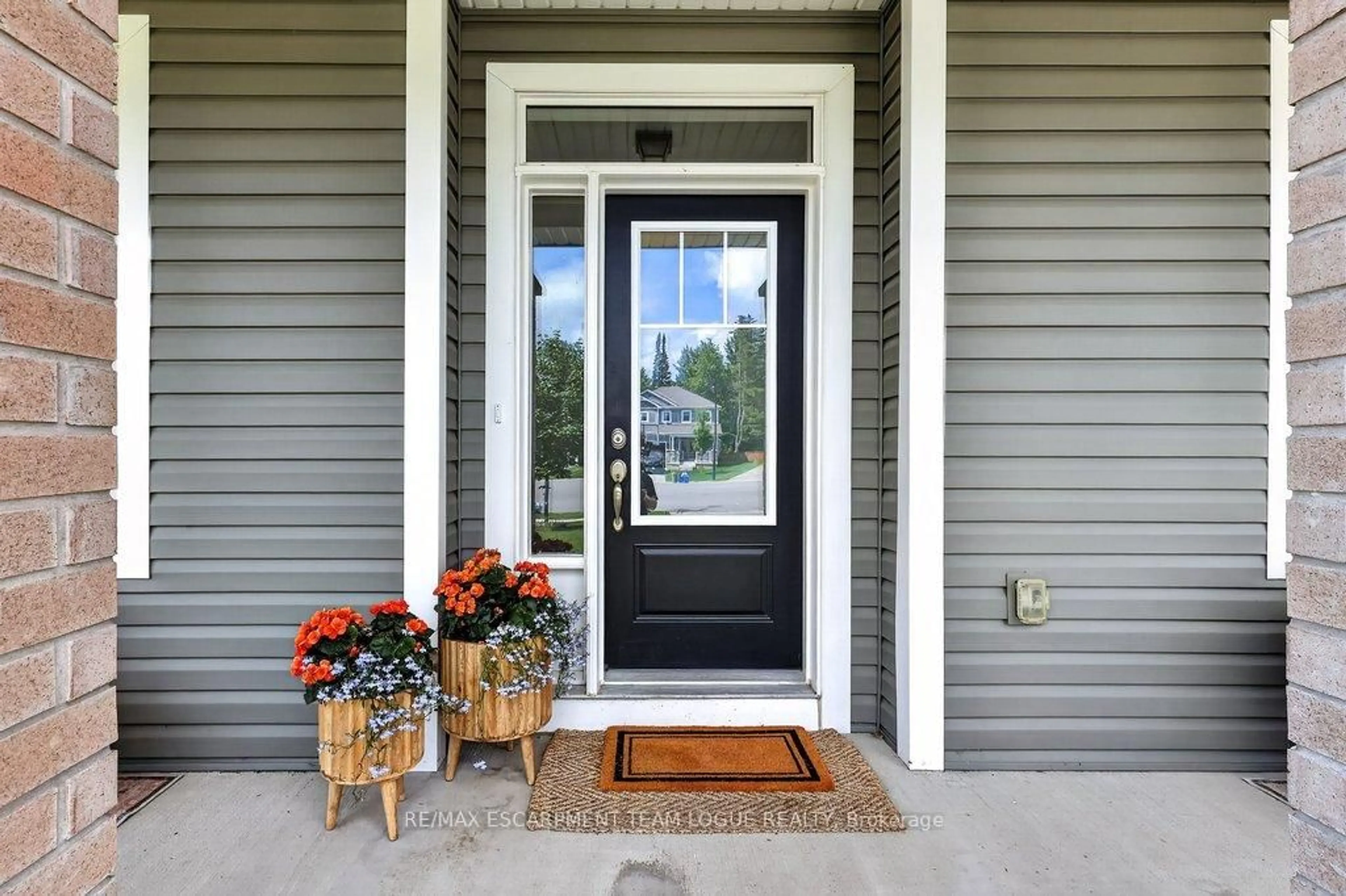 Indoor entryway for 75 Chambery St, Bracebridge Ontario P1L 0G2