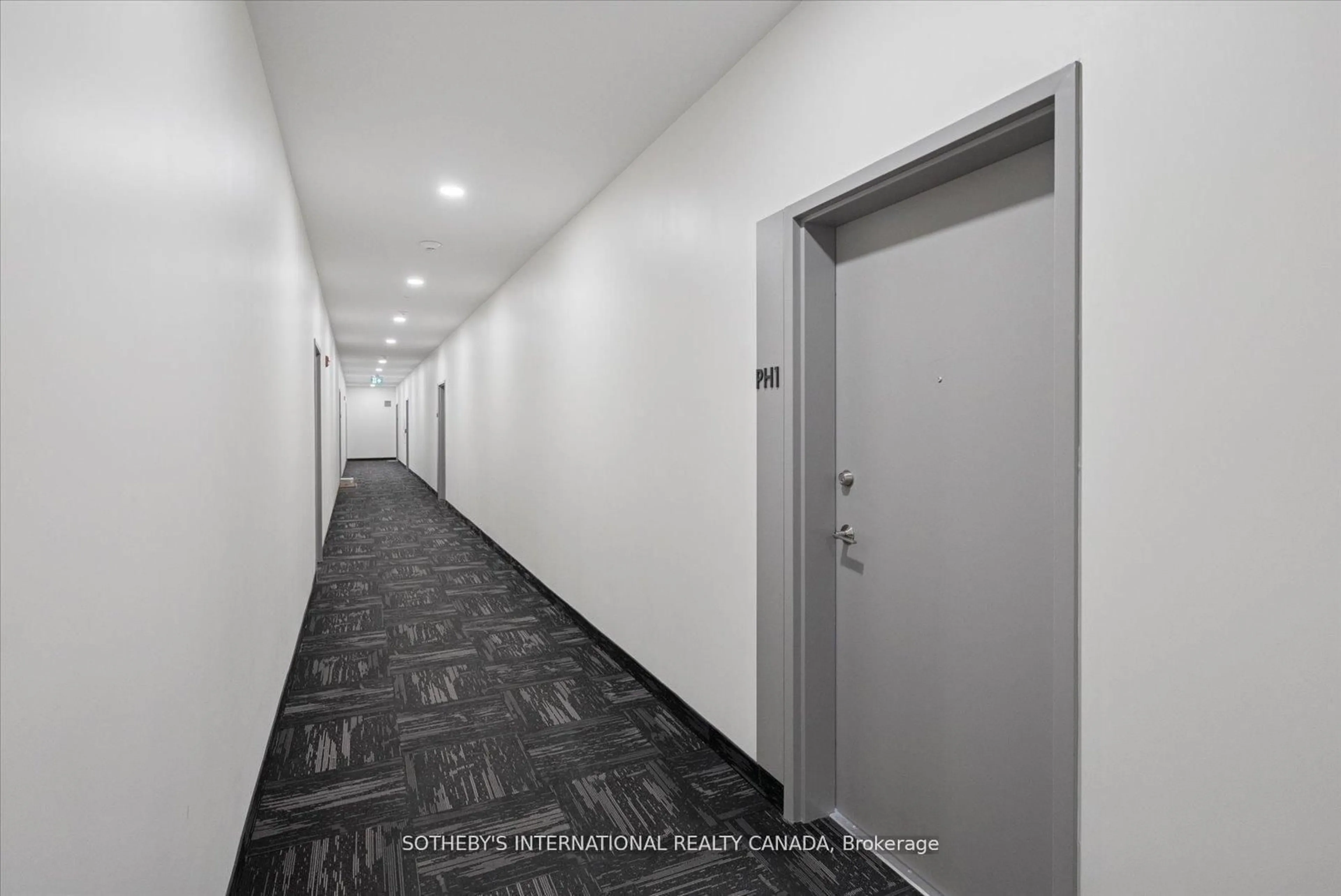 Indoor foyer for 19A West St #Penthouse 1, Kawartha Lakes Ontario K0M 1N0
