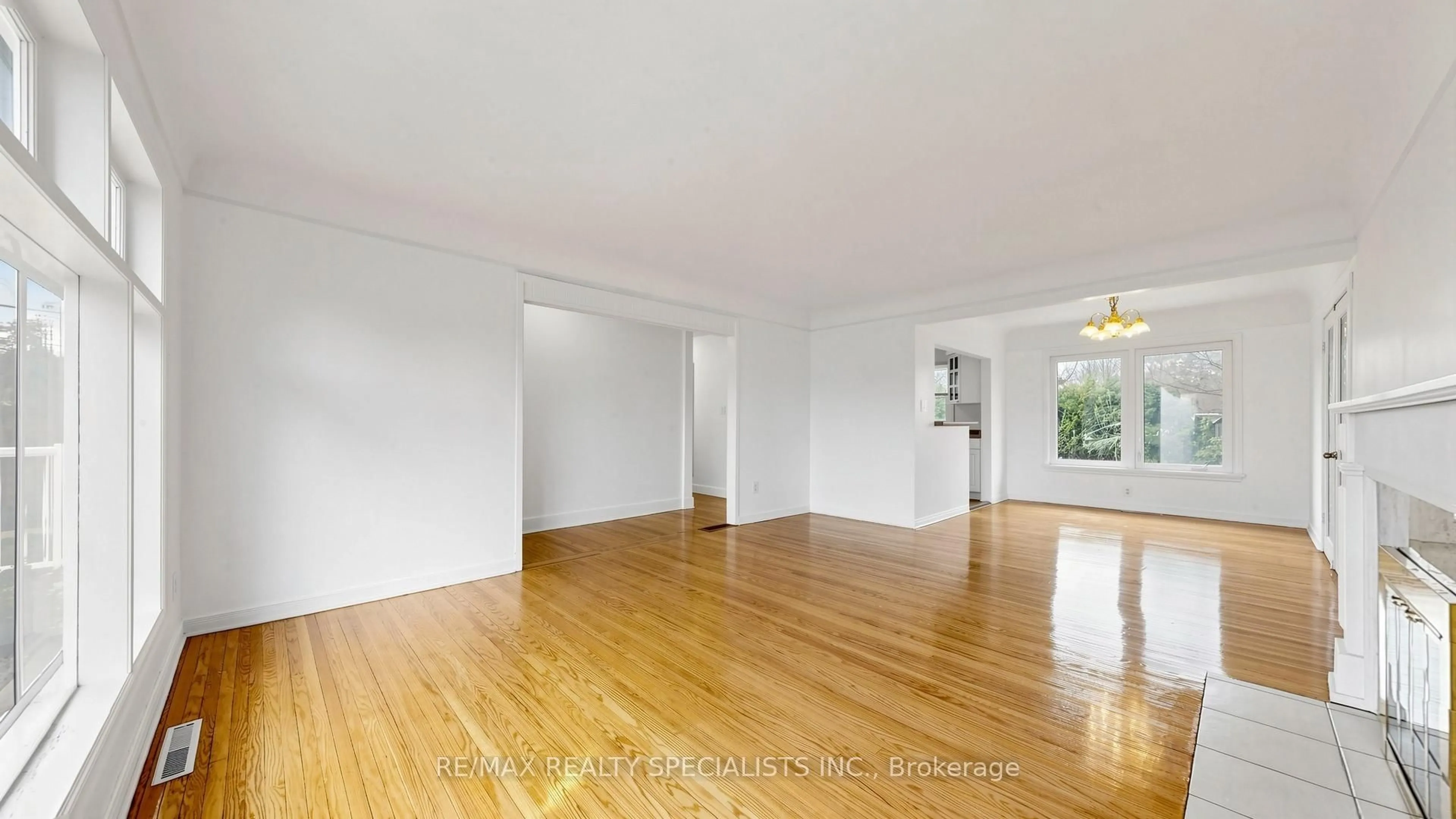 A pic of a room for 124 Village Rd, St. Catharines Ontario L2R 3C1
