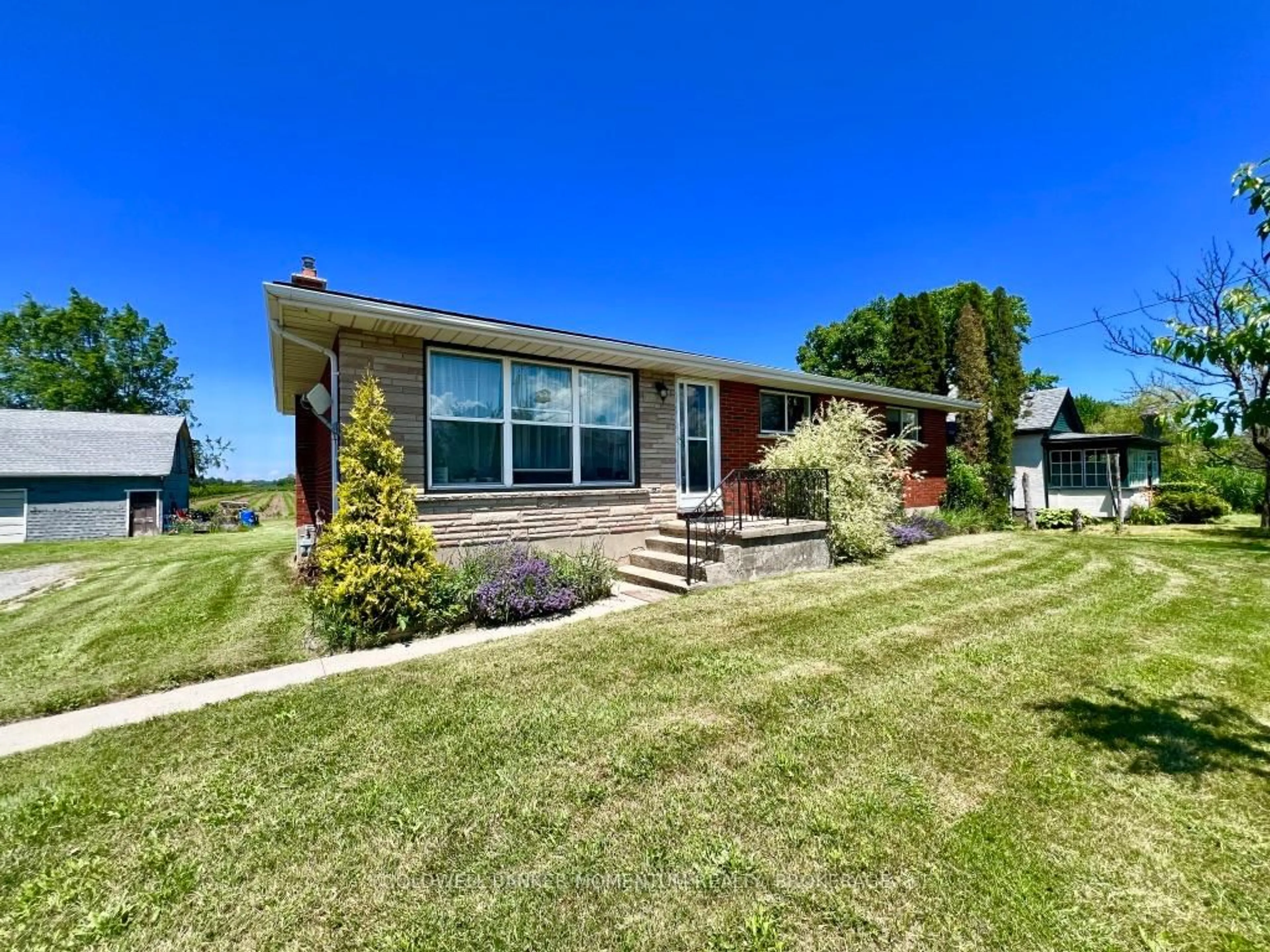 A pic from outside/outdoor area/front of a property/back of a property/a pic from drone, water/lake/river/ocean view for 672 East West Line, Niagara-on-the-Lake Ontario L0S 1J0
