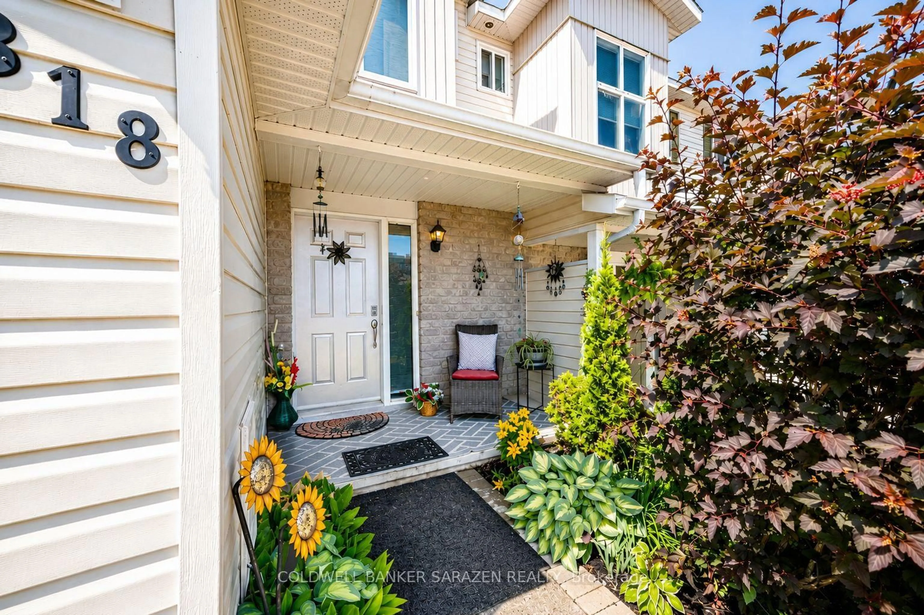 Indoor entryway for 818 Eighth St, Renfrew Ontario K7V 4K9
