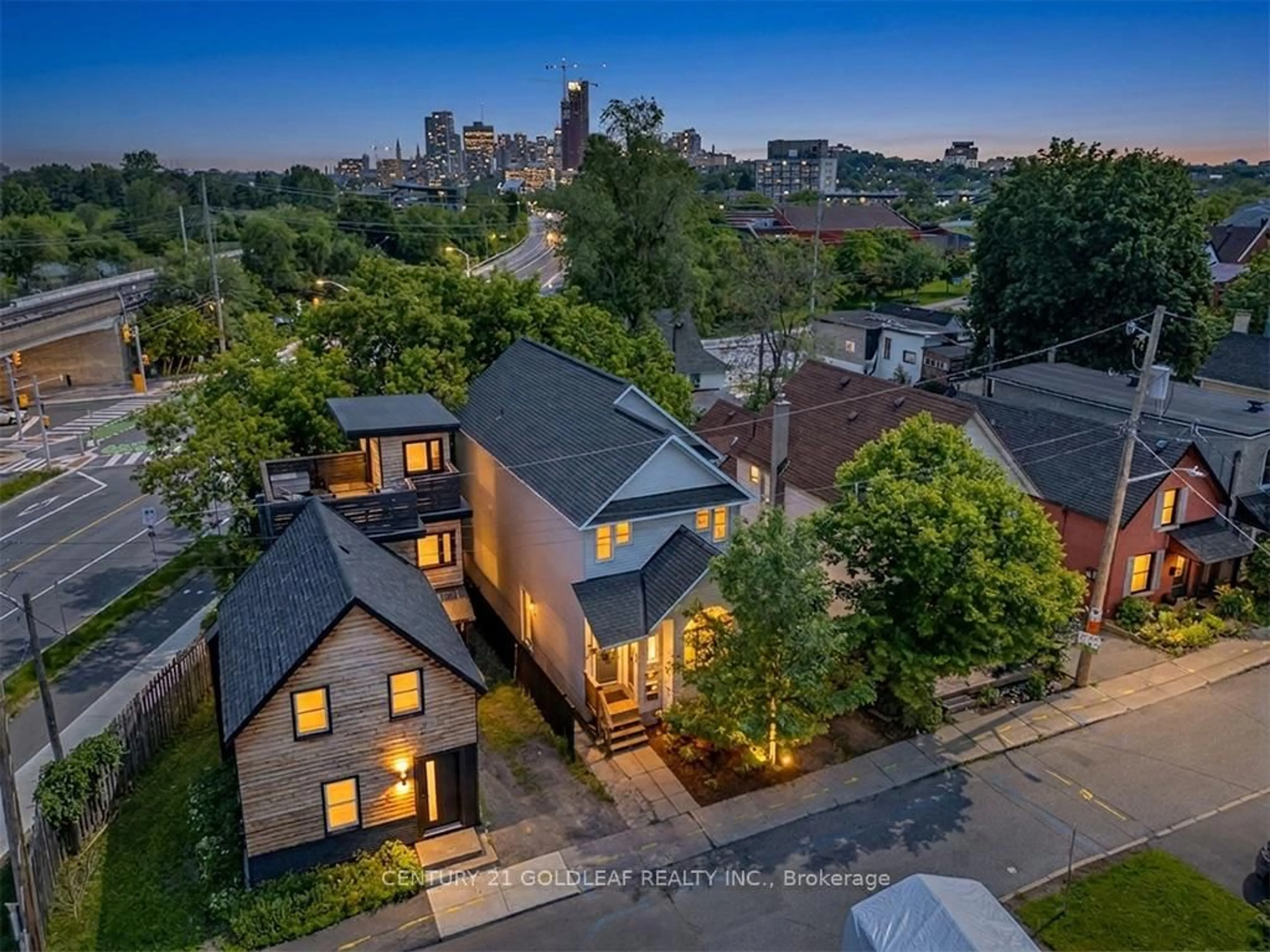 A pic from outside/outdoor area/front of a property/back of a property/a pic from drone, city buildings view from balcony for 3 Hilda St, Ottawa Ontario K1Y 2B1