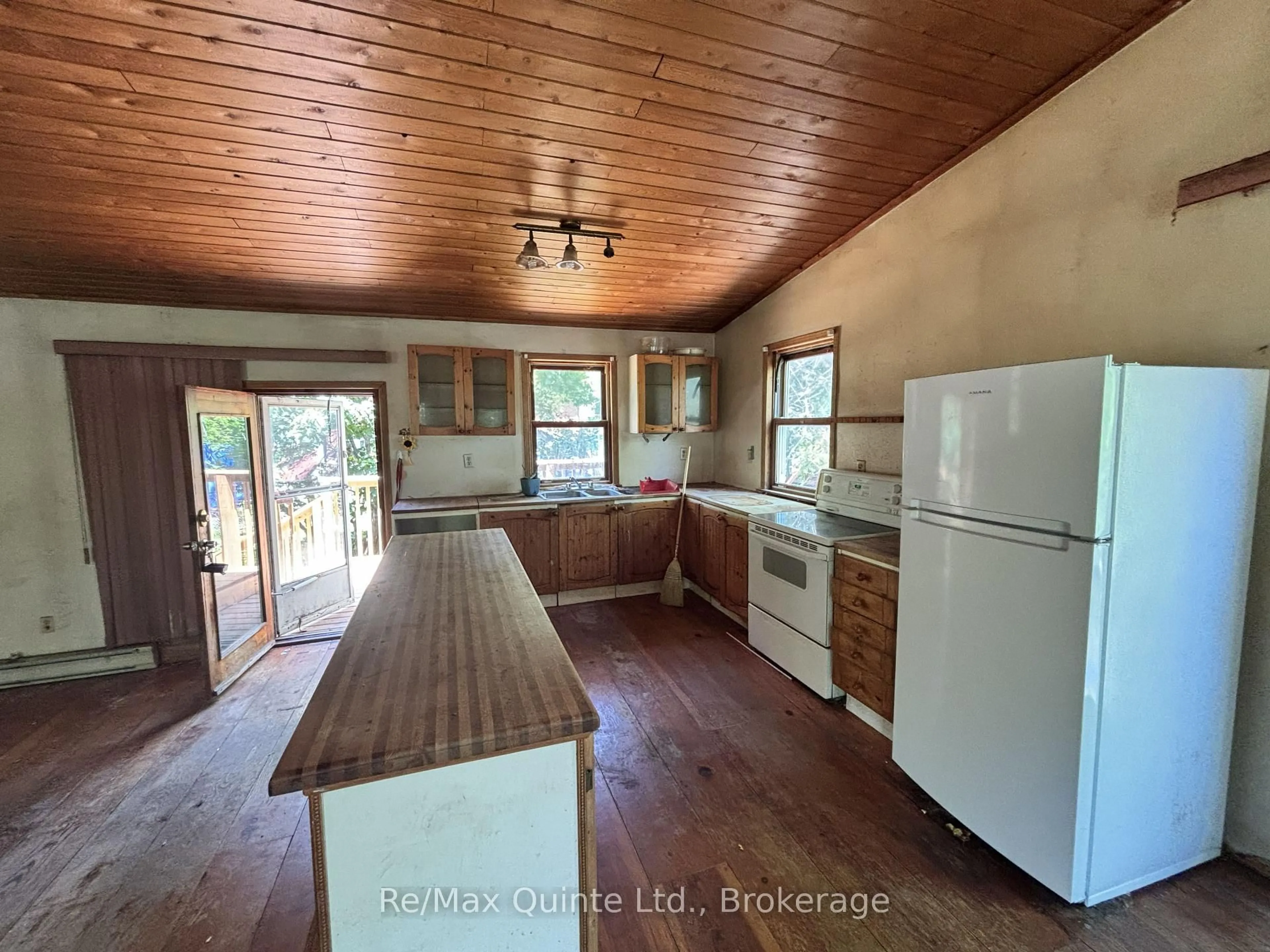 Standard kitchen, unknown for 27 Victoria St, Madoc Ontario K0K 2K0